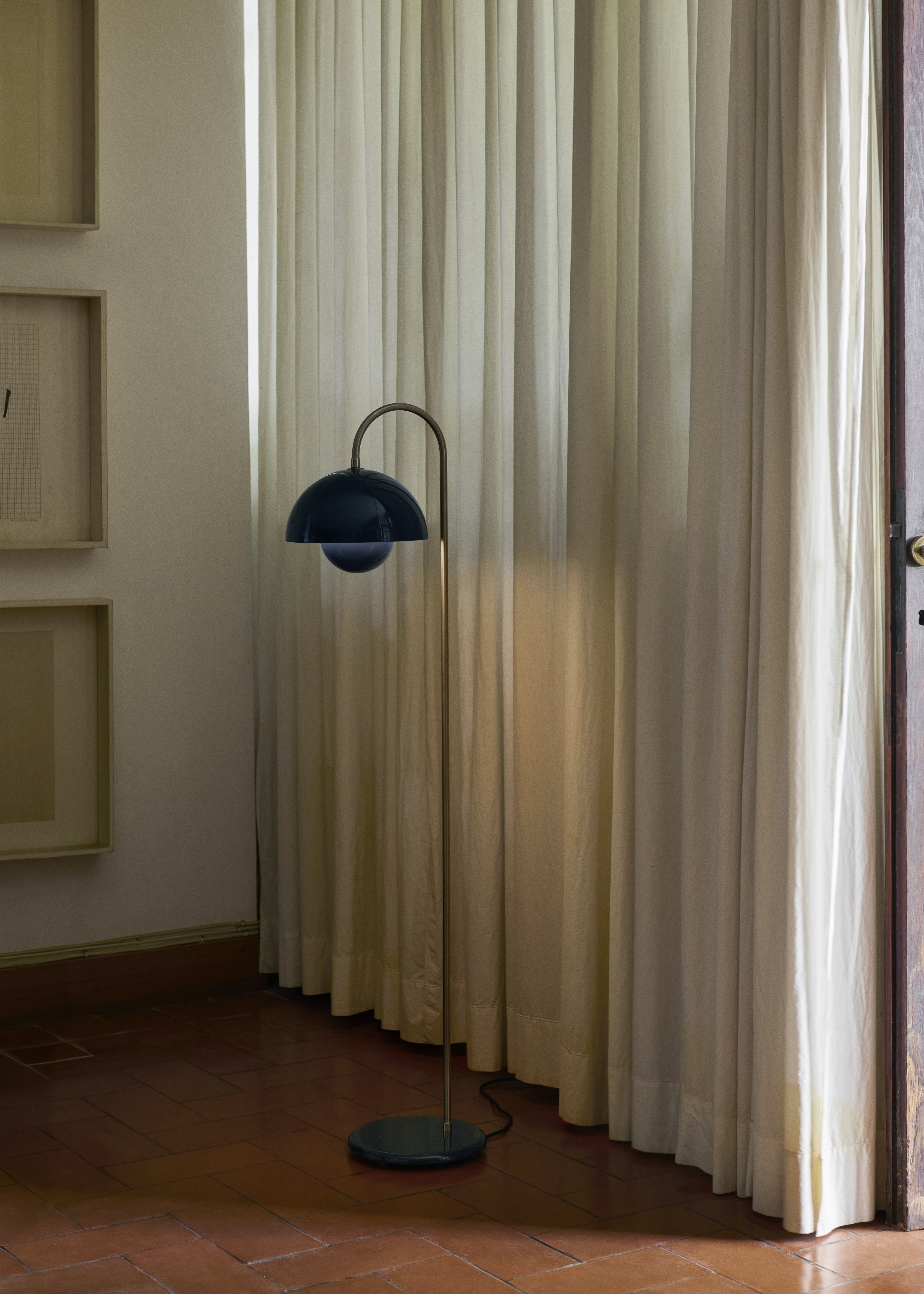 Lampa podłogowa FLOWERPOT VP12 ciemna śliwka