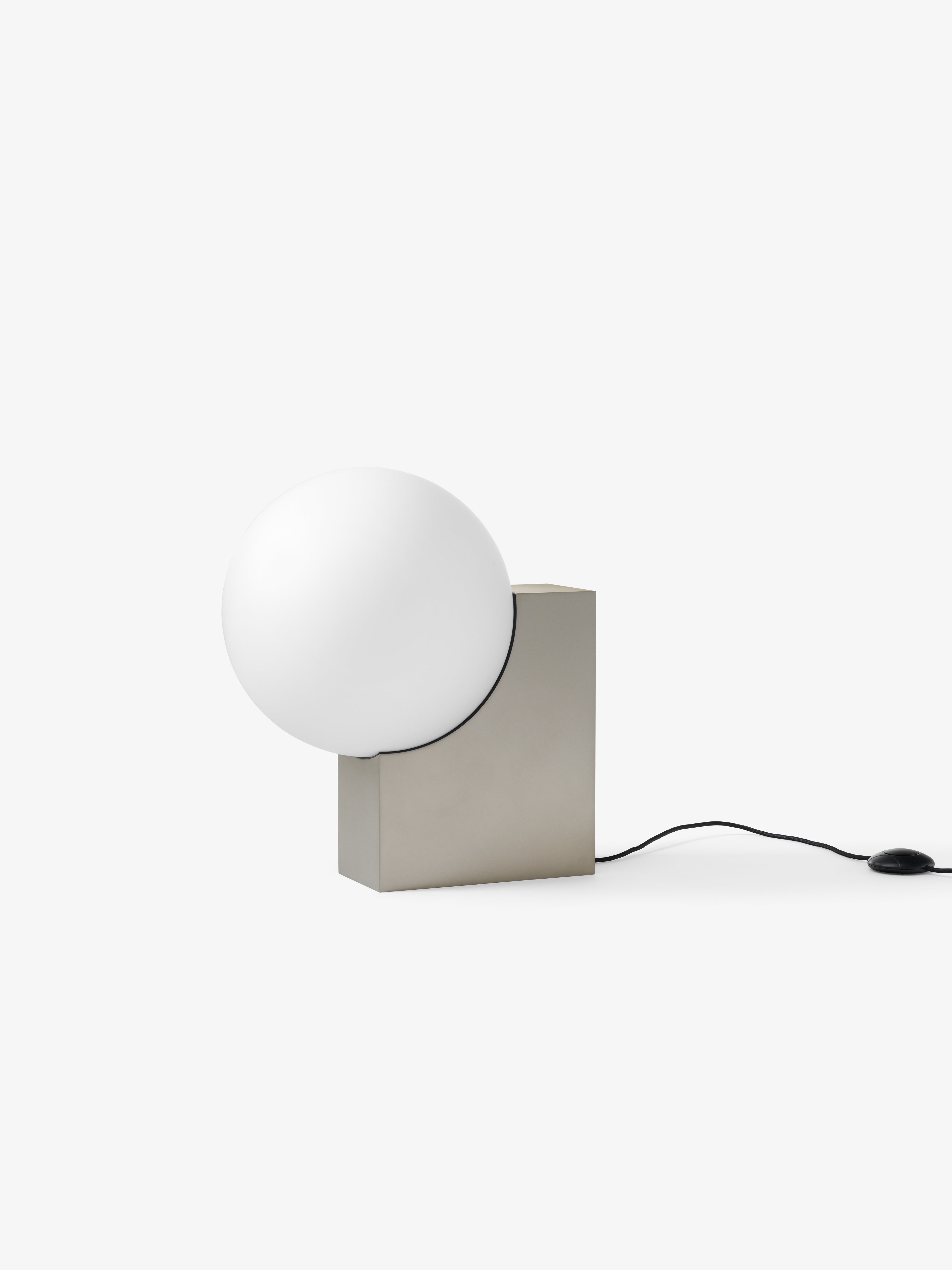 Lampa podłogowa JOURNEY SH4 szklany klosz ze szczotkowaną stalową podstawą