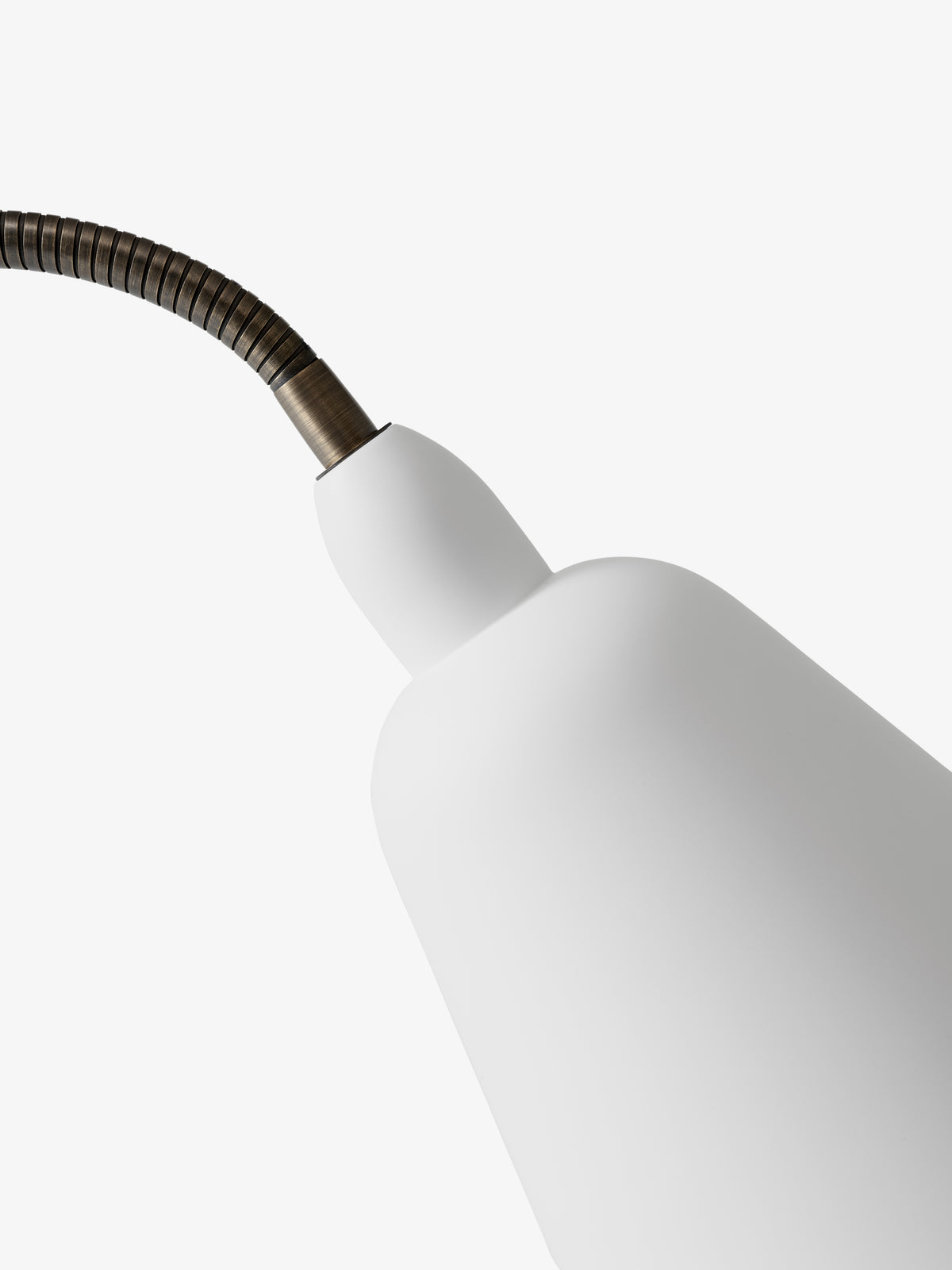 Lampa podłogowa BELLEVUE AJ7 biały z brązowioną mosiężną podstawą