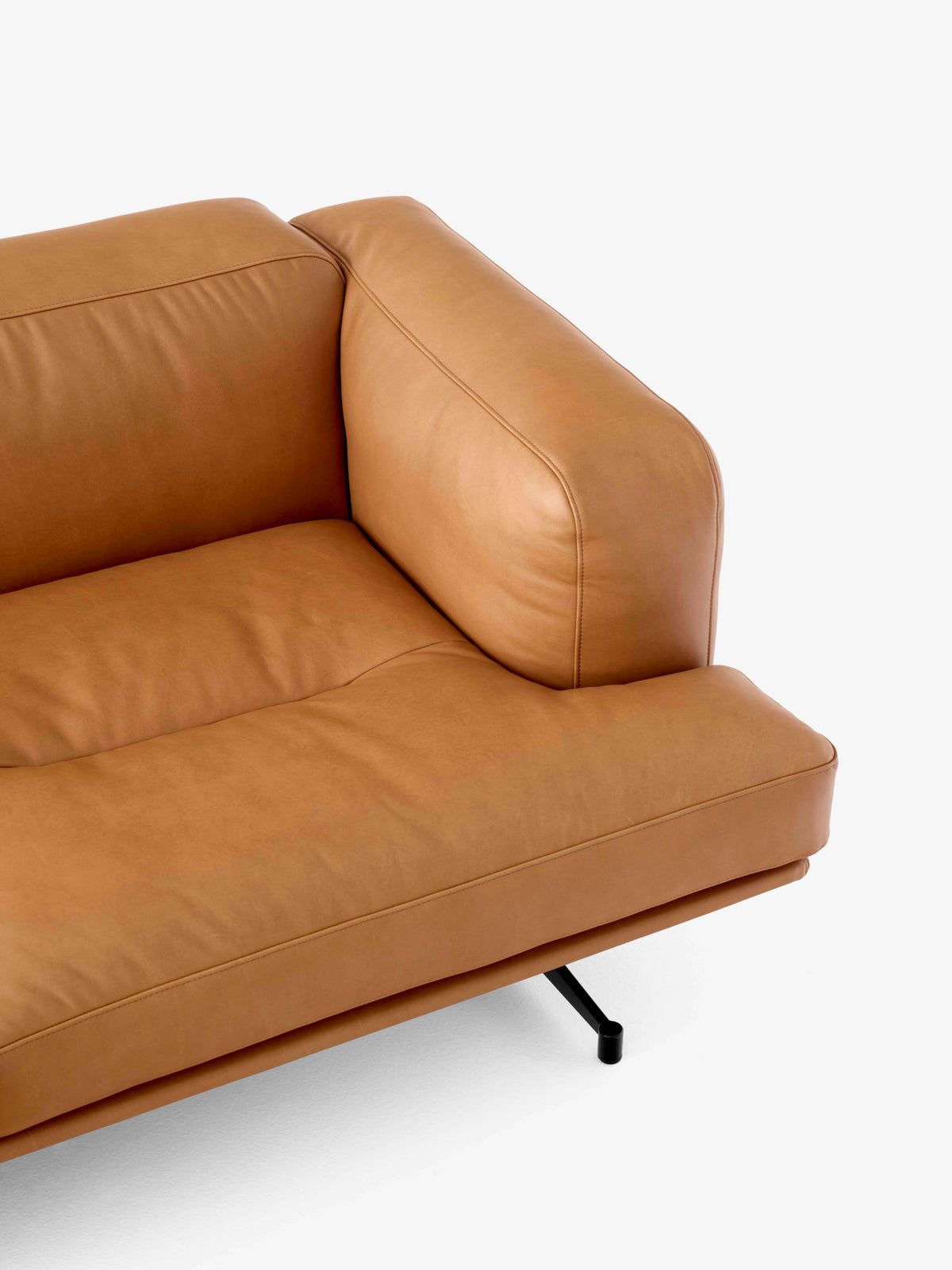 Sofa 2-osobowa INLAND AV22 tapicerowana z czarną podstawą