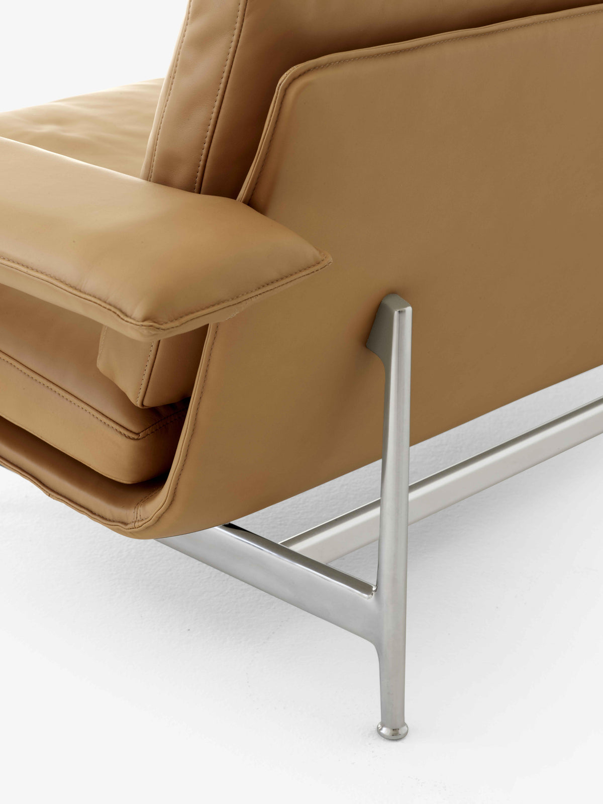 Sofa 2-osobowa MEANTIME AV30 tapicerowana z aluminiową podstawą