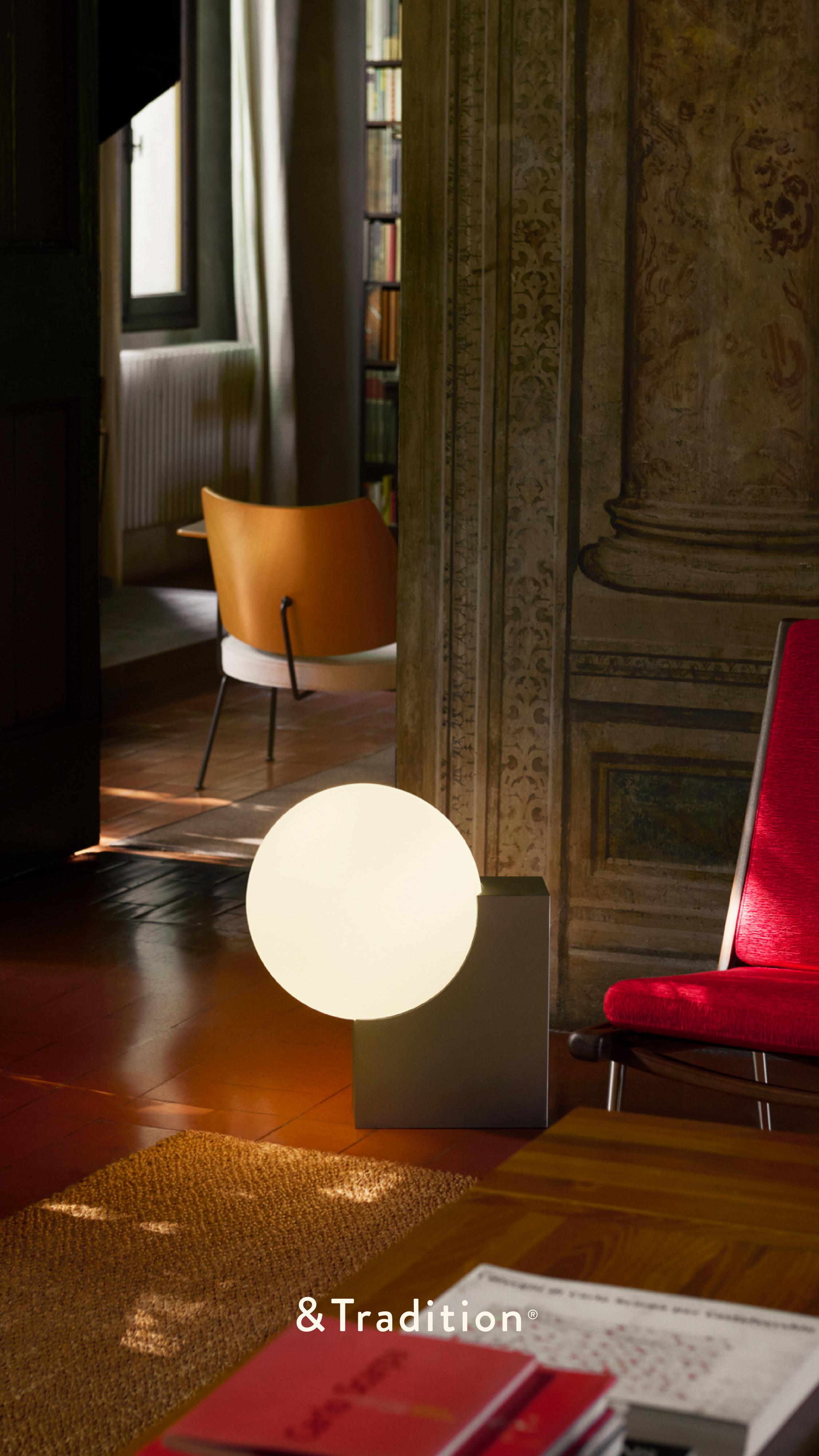 Lampa podłogowa JOURNEY SH4 szklany klosz ze szczotkowaną stalową podstawą