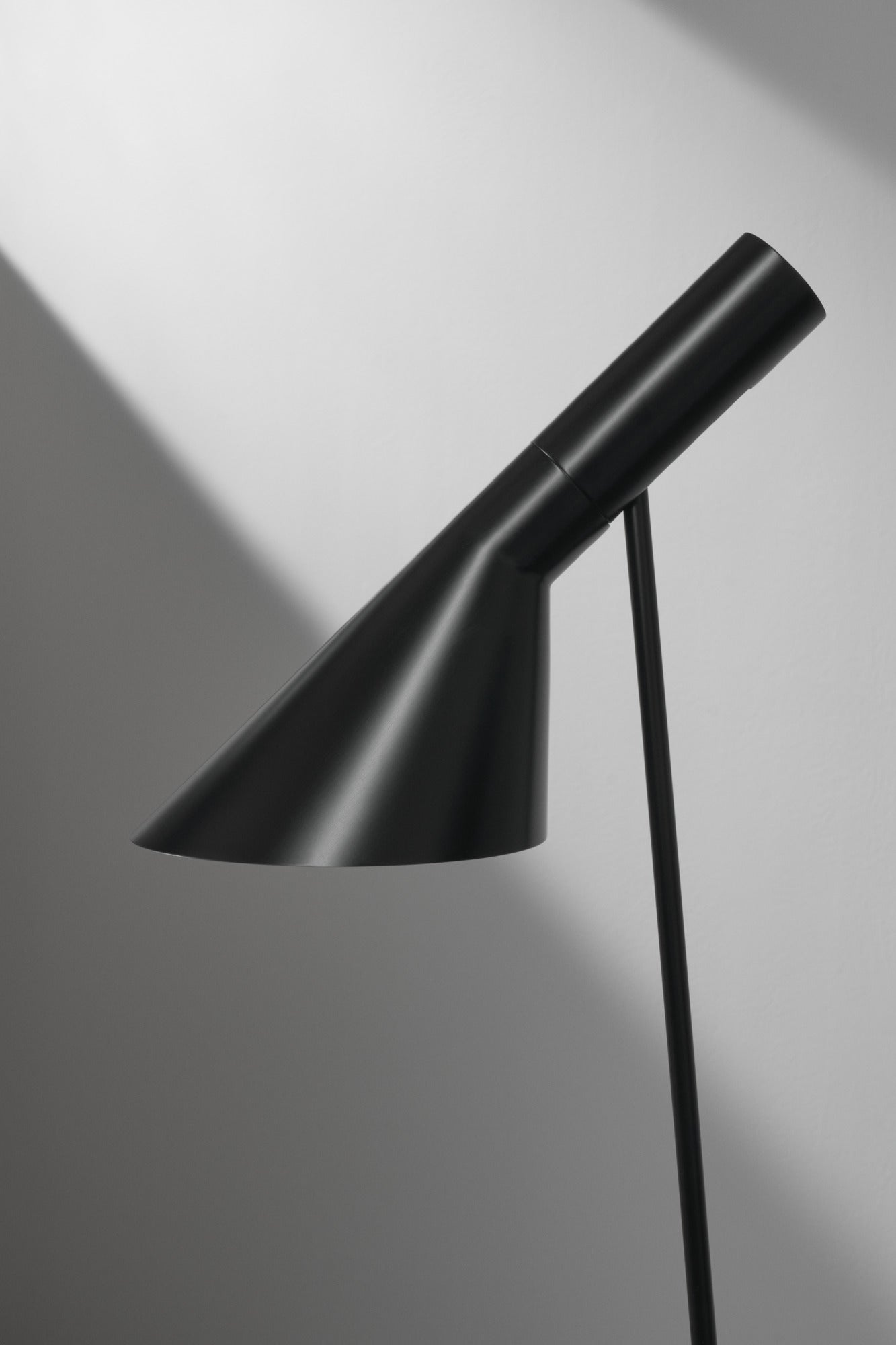 Lampa podłogowa AJ czarny