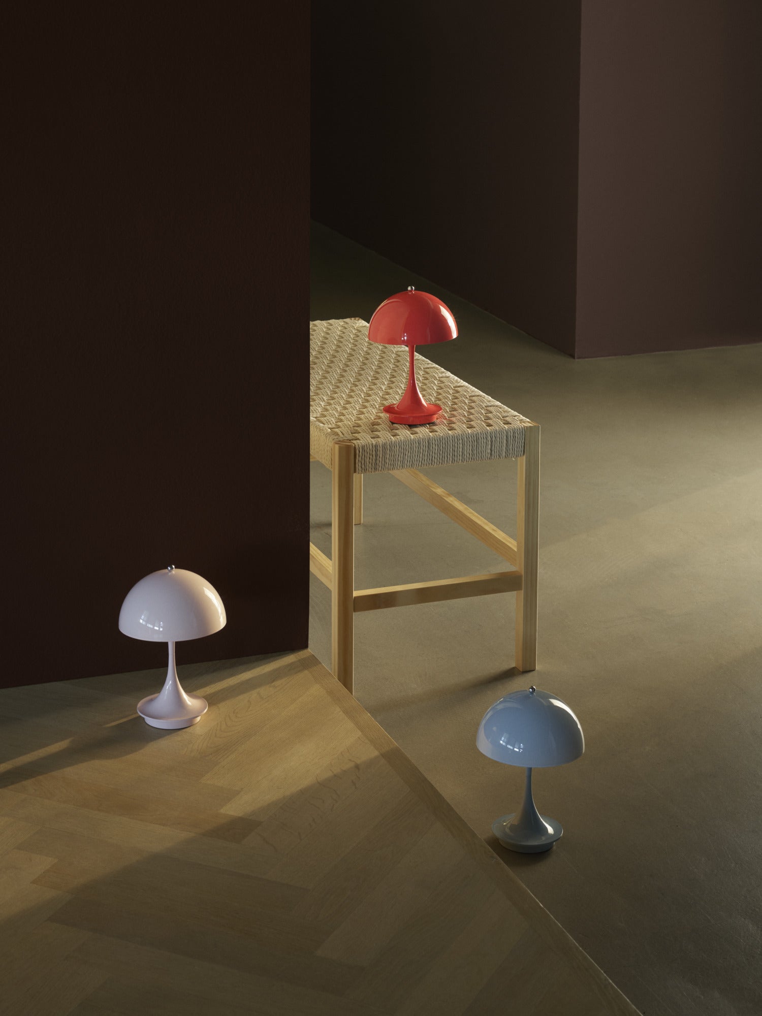 Lampa przenośna PANTHELLA 160 błękitny opal