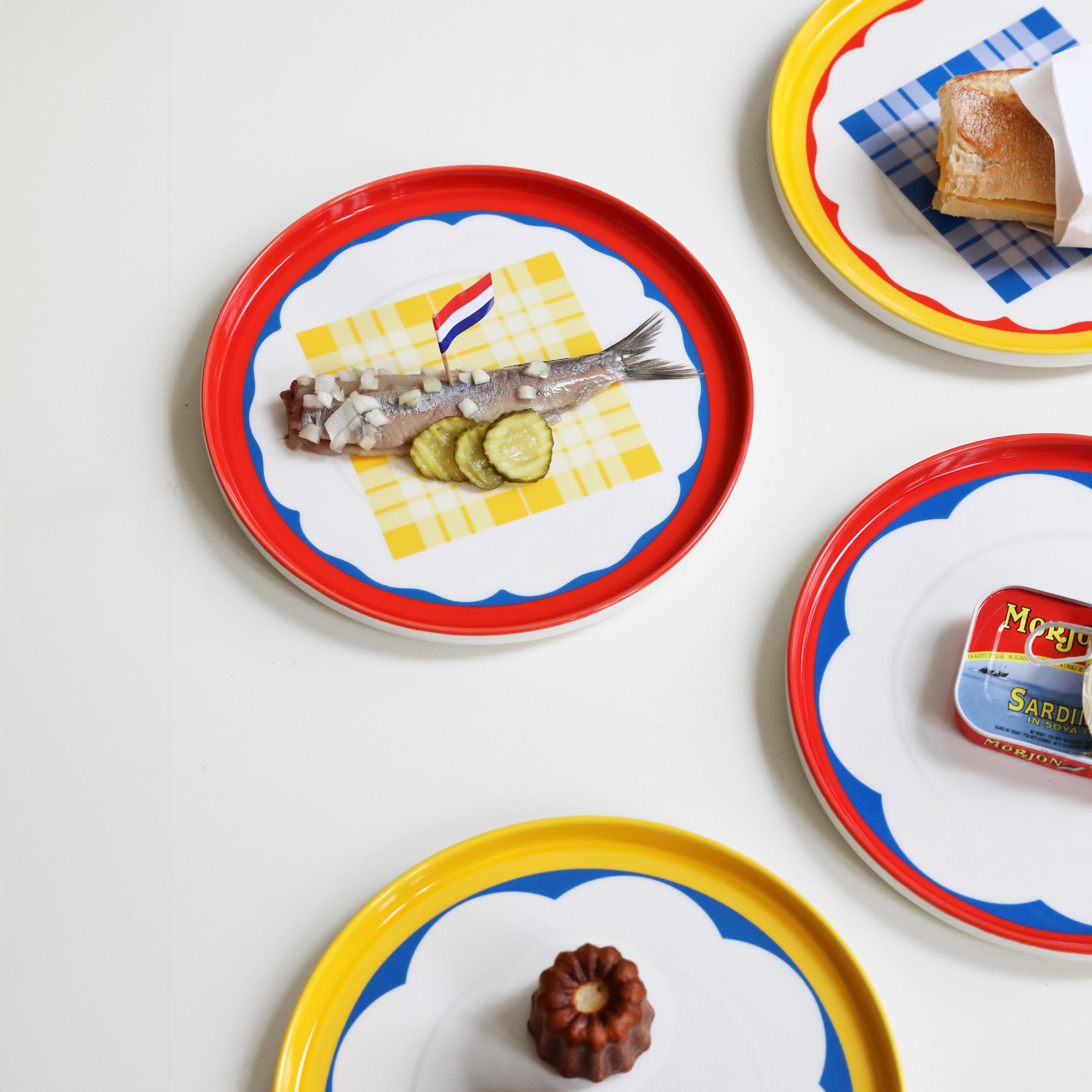 DAYDREAM WAVE dinner plate yellow with white and red