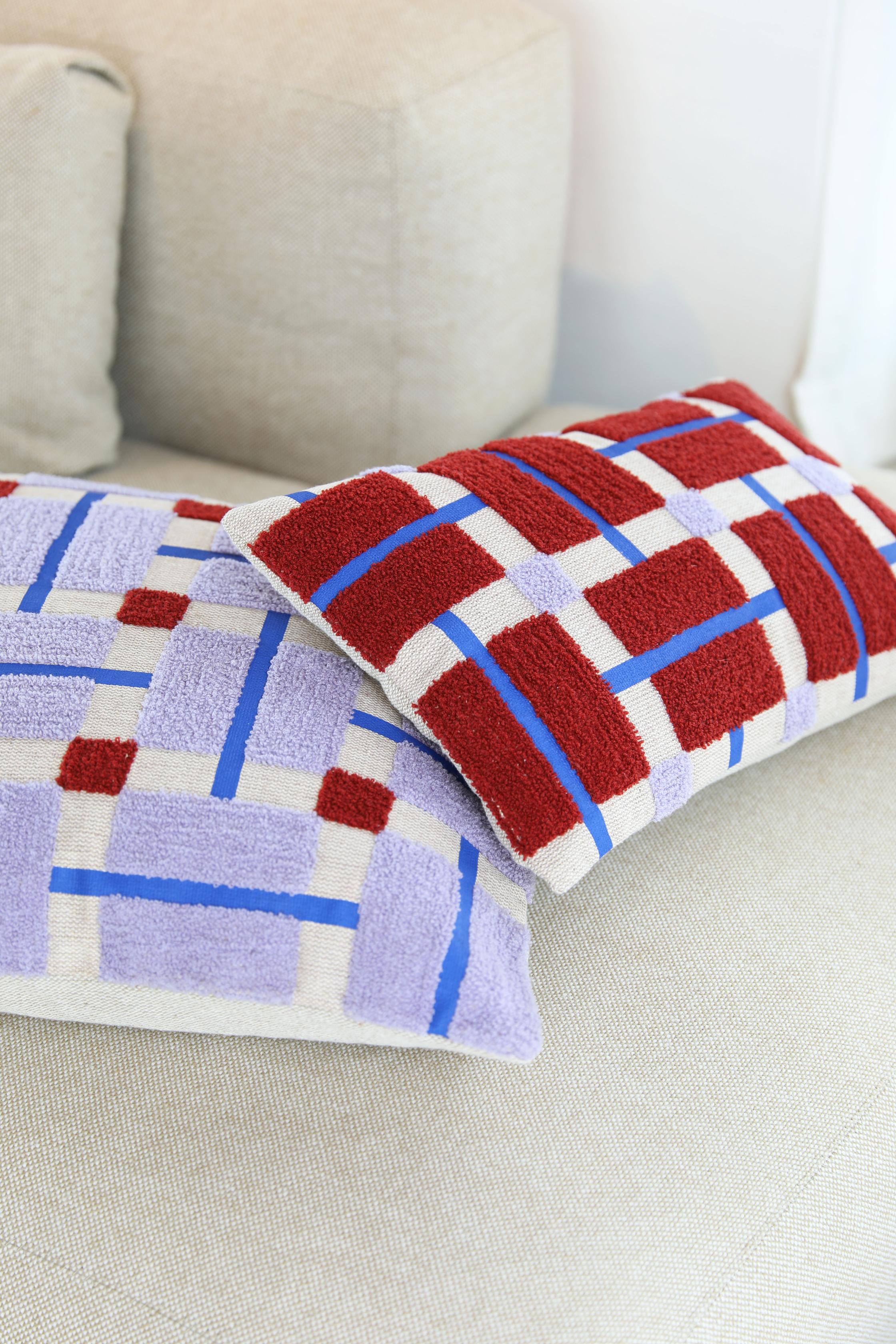 Poszewka na poduszkę PLANO bordowy z beżowym i niebieskim