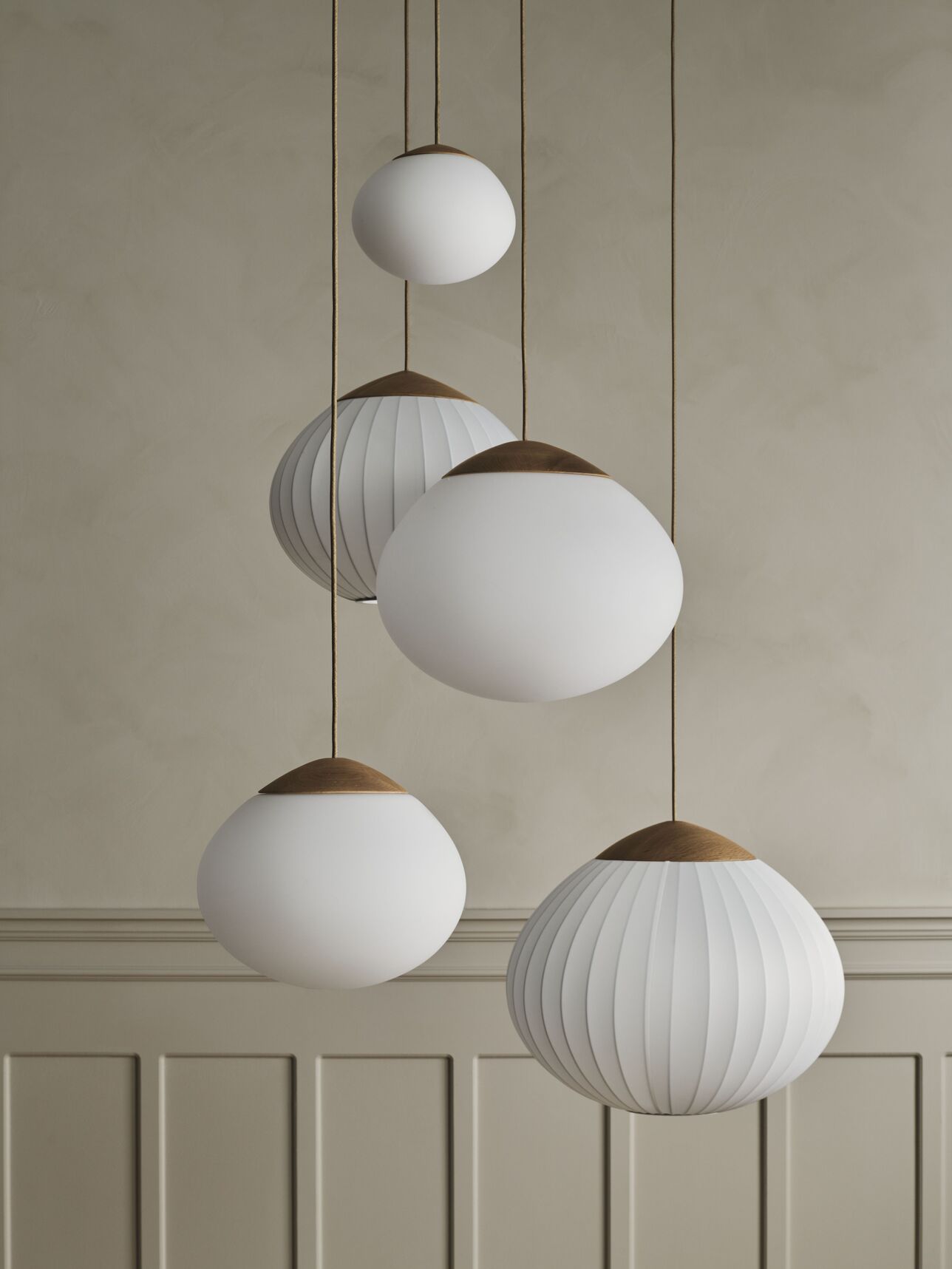 Weiße Eichelhängerlampe
