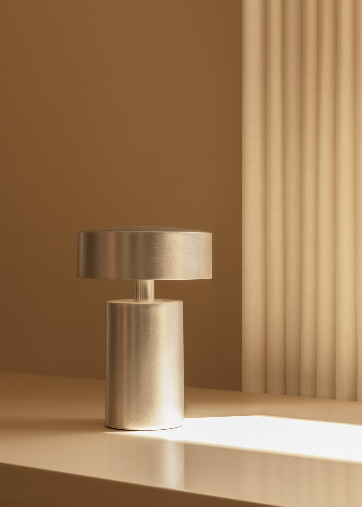 Lampa przenośna COLUMN polerowane aluminium