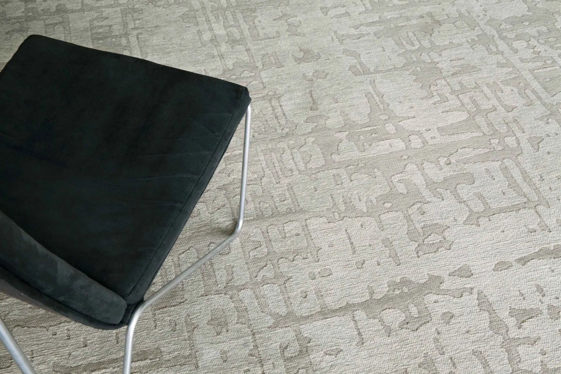 Ovaler Teppich BAOBAB TSINGY OYSTER grau
