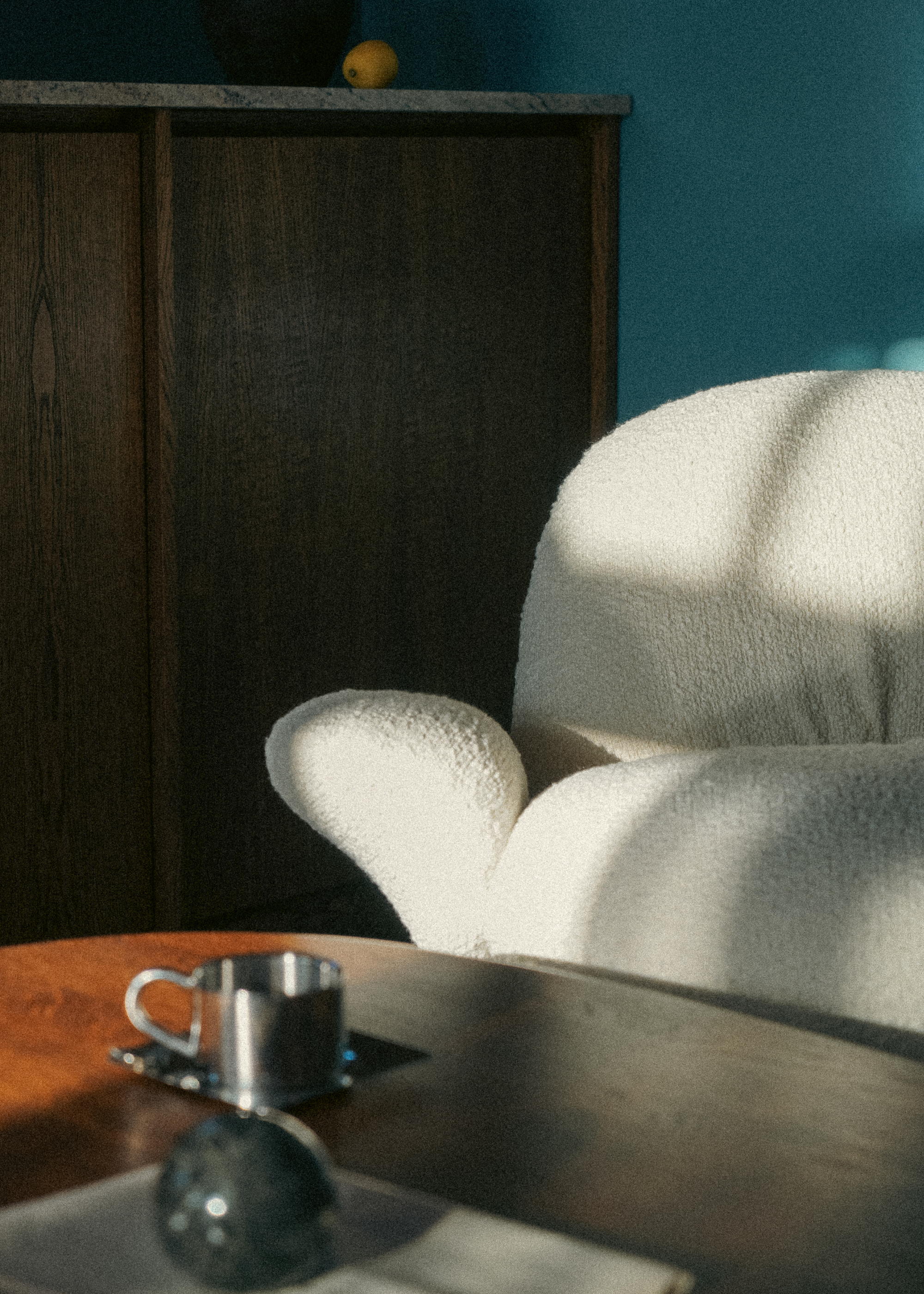 BAOZA Armchair in White with Aluminum Base