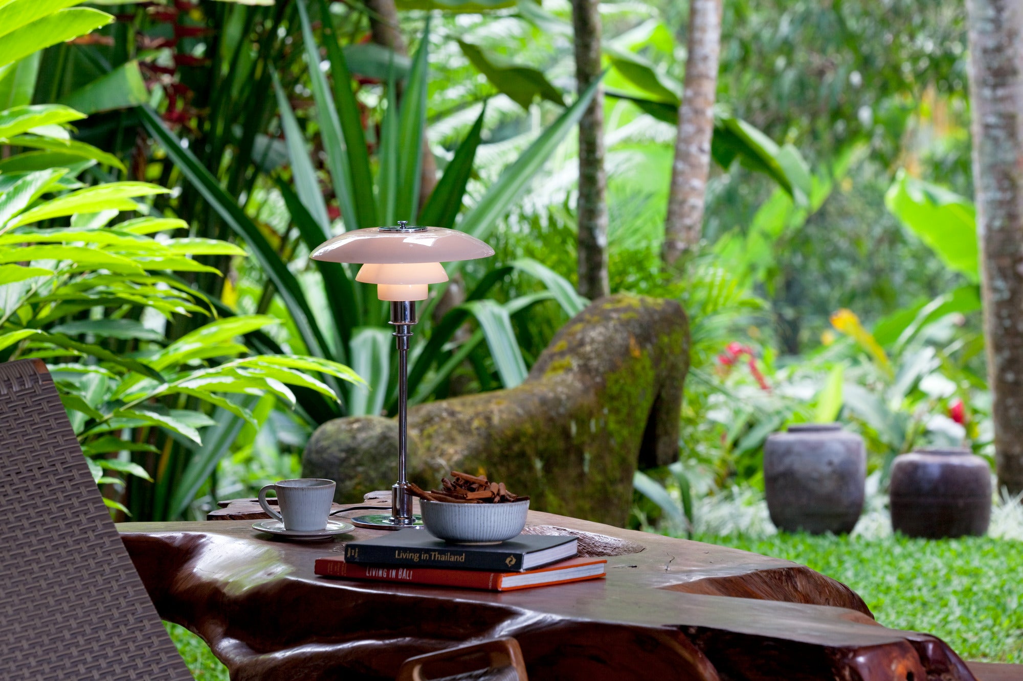 Lampa stołowa PH 3/2 biały z chromowaną podstawą