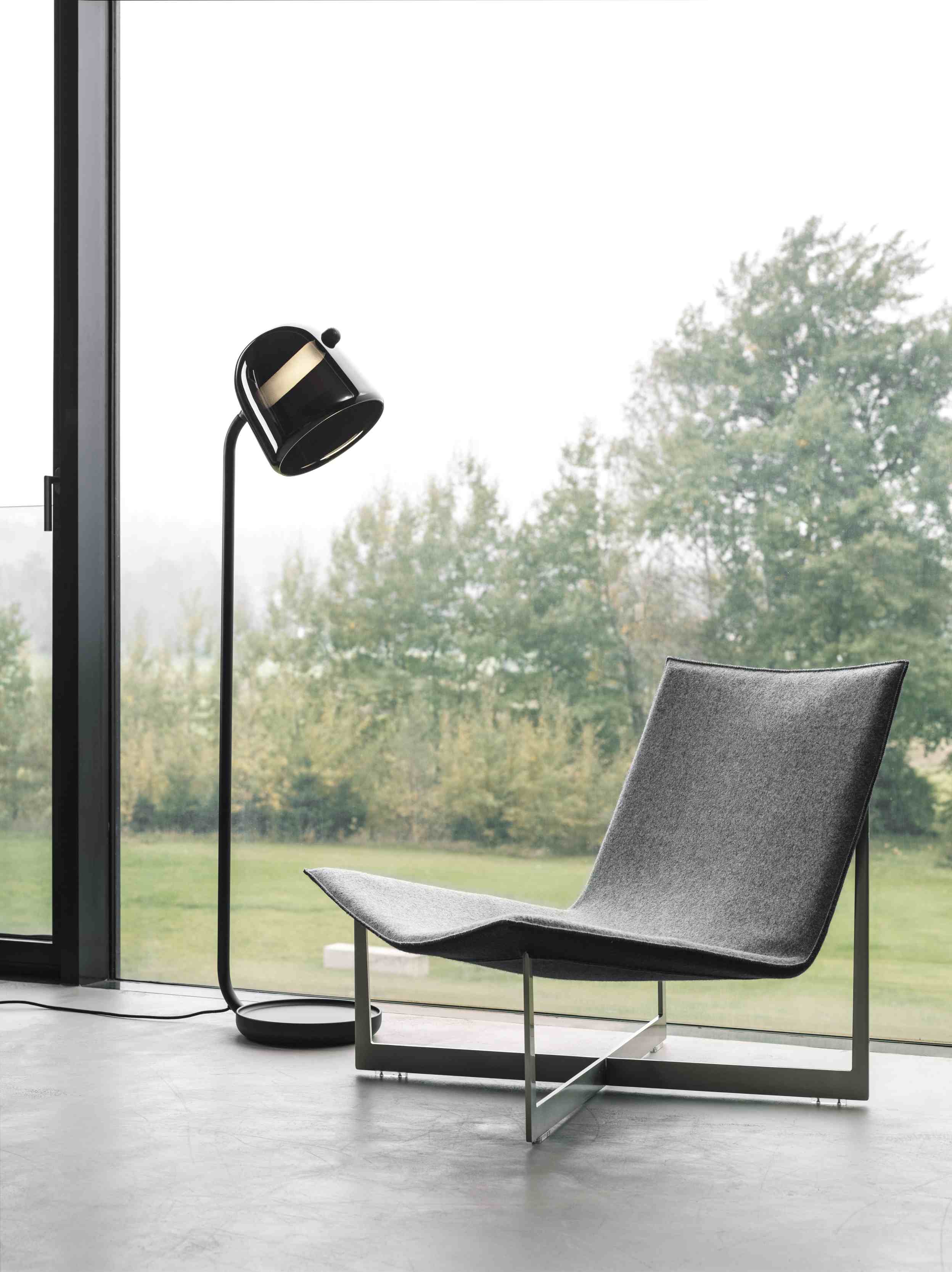 Stehlampe Kana schwarze Basis