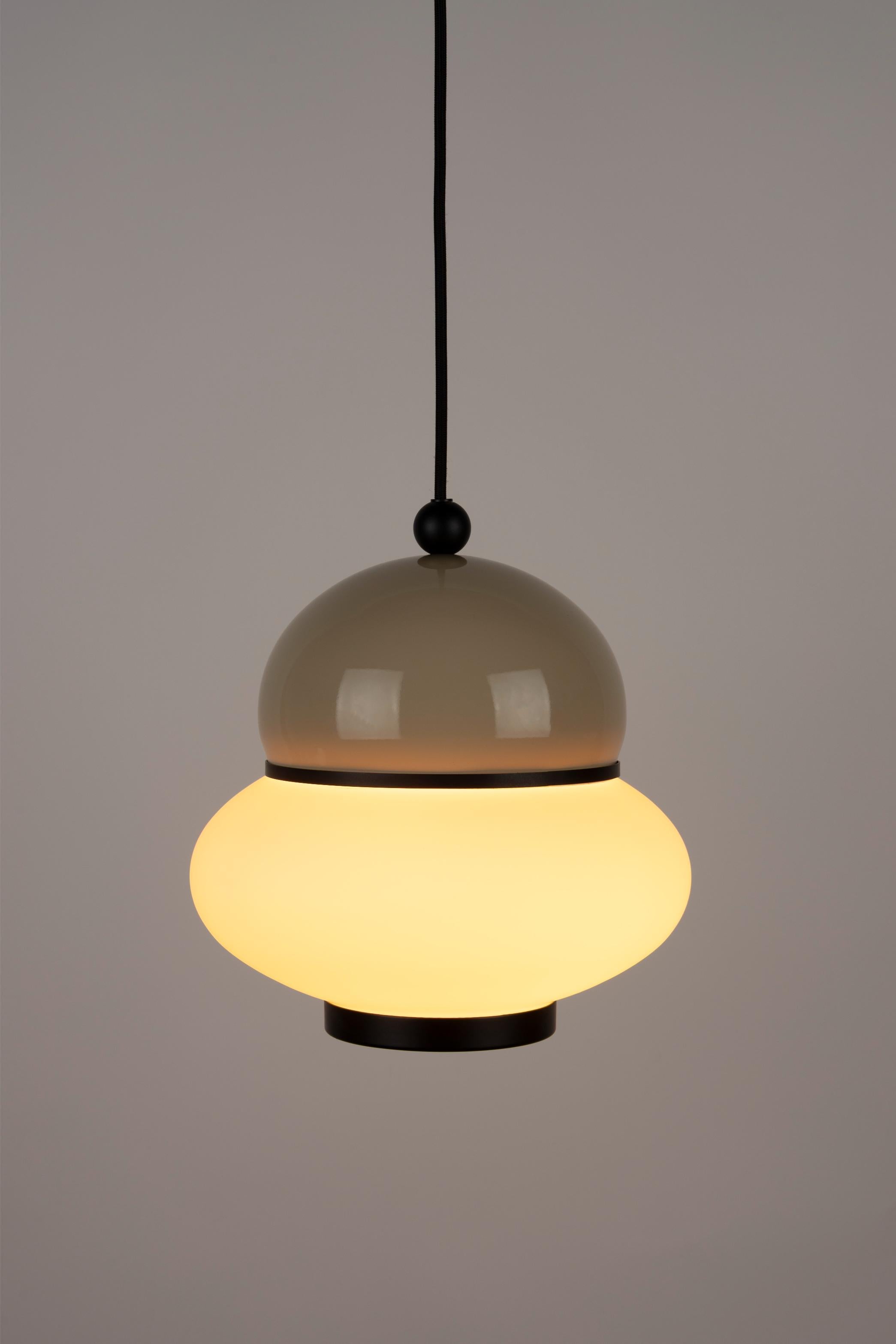 Lampa wisząca BUMBLE beżowy z czarnym wykończeniem