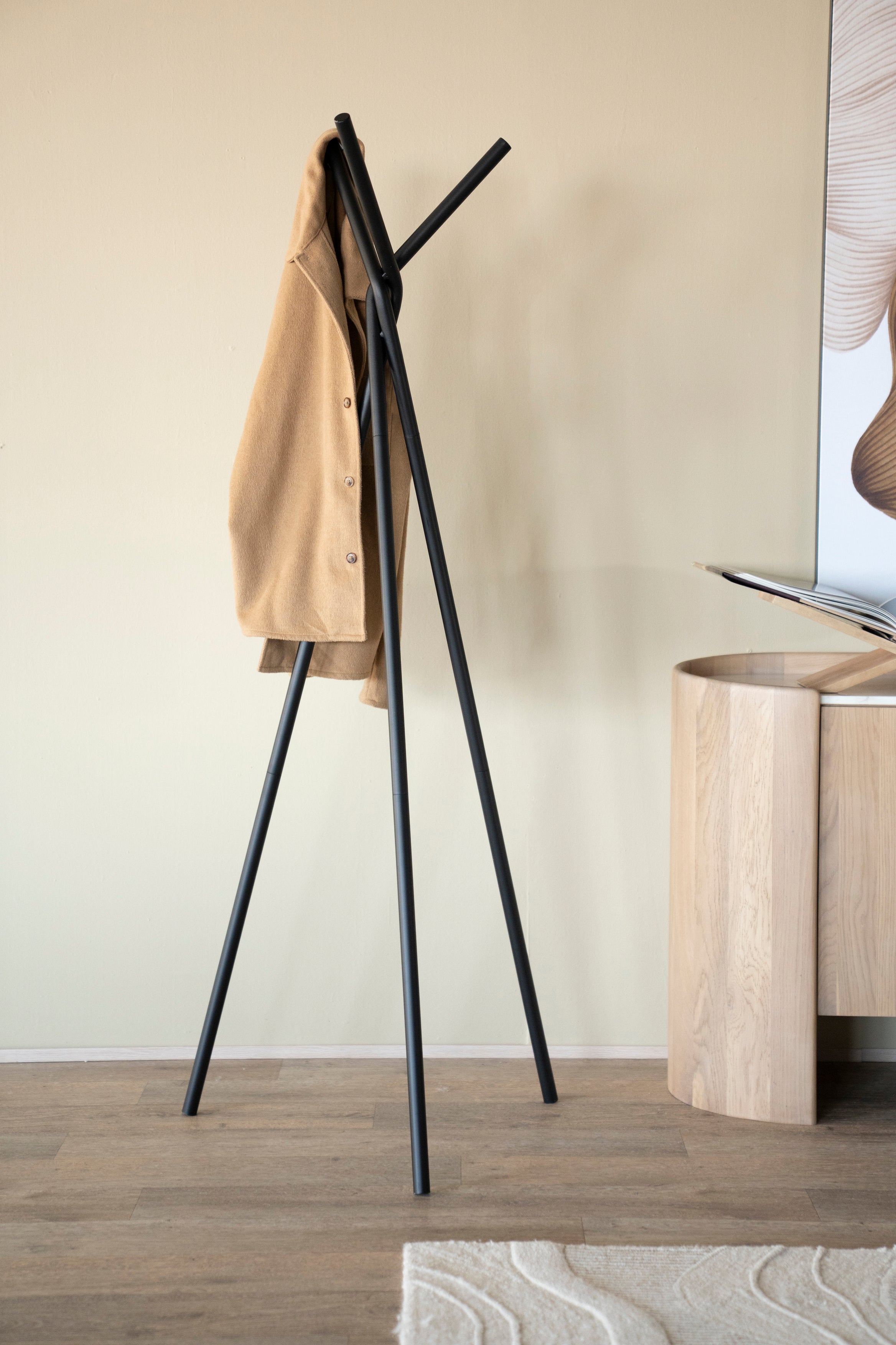 Wieszak stojący MATTO czarny