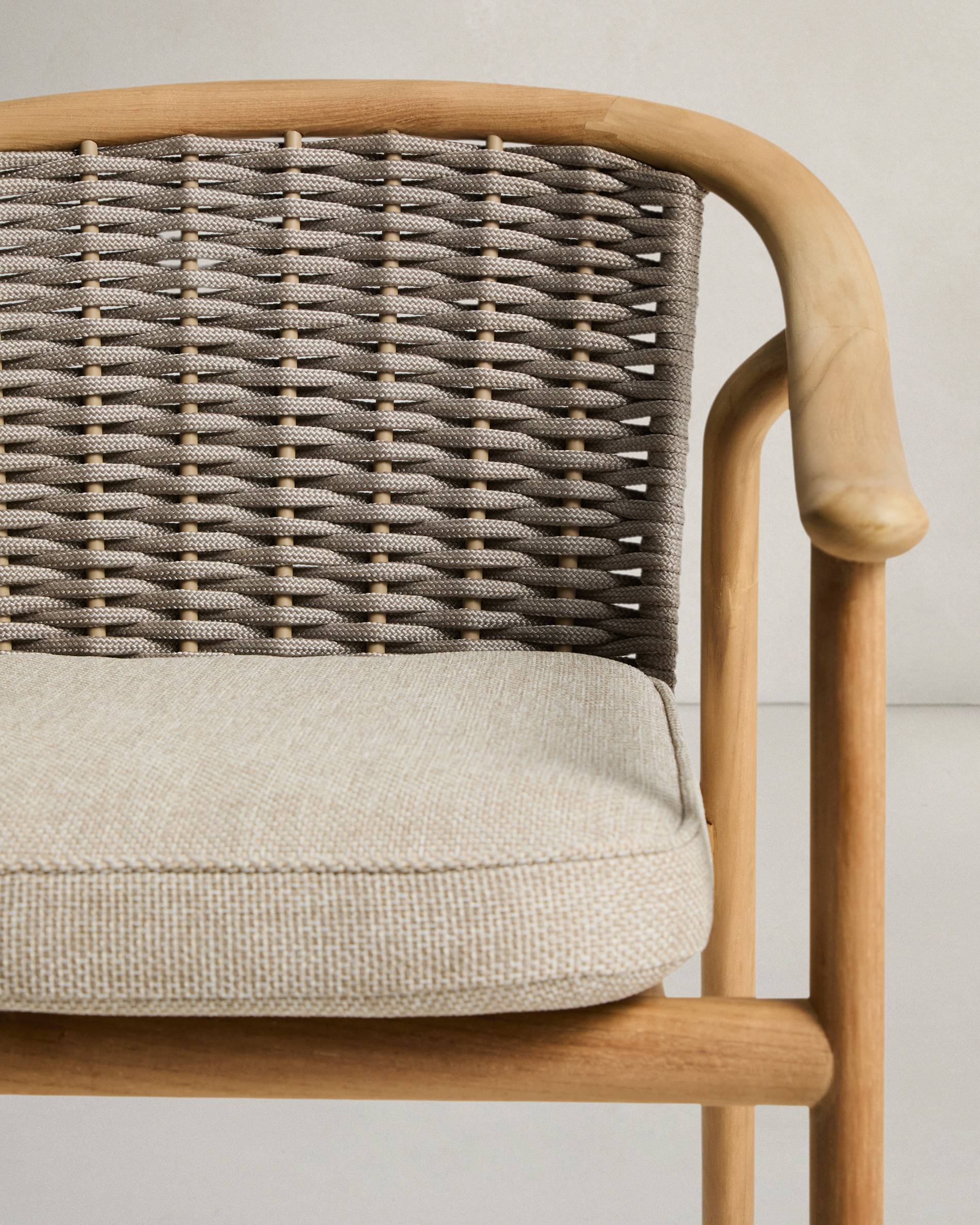 ELUNDA Garden Chair in Light Teak Wood