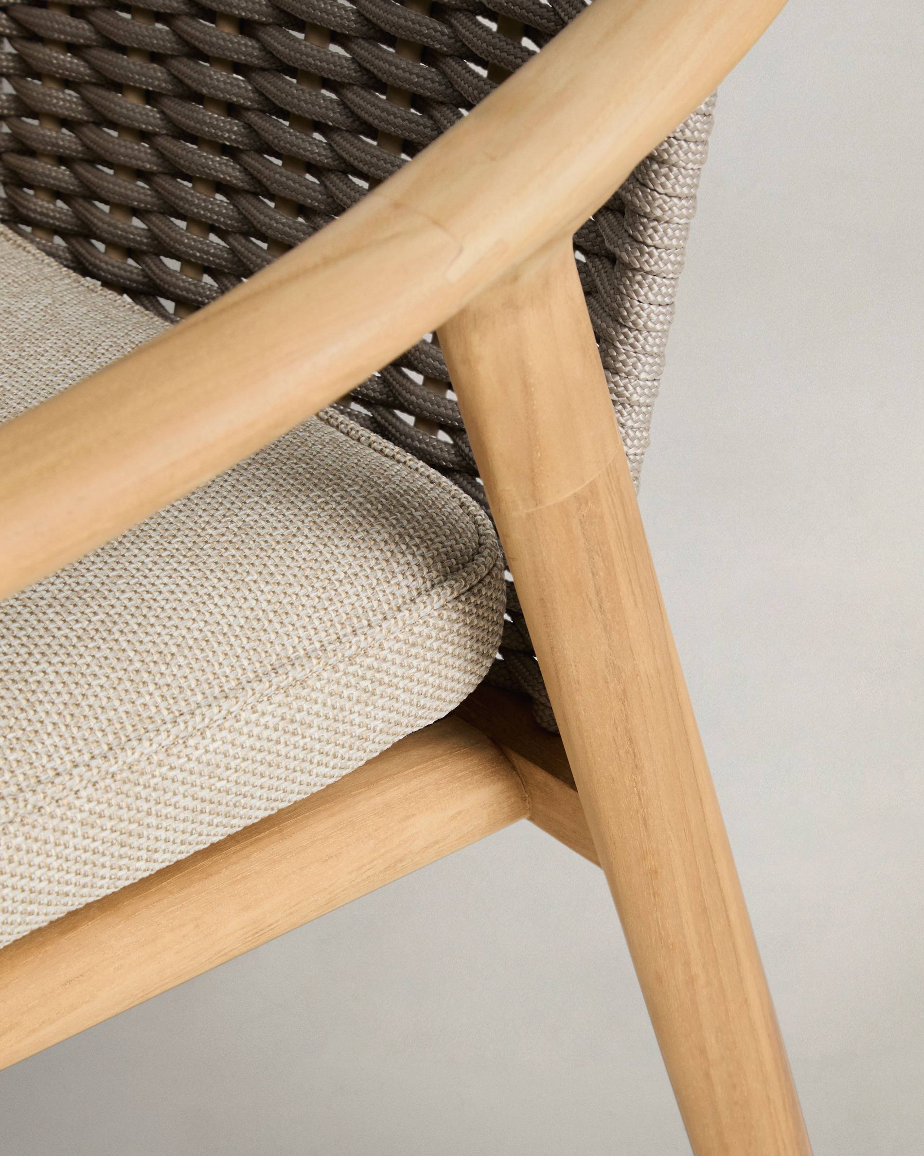 ELUNDA Garden Chair in Light Teak Wood