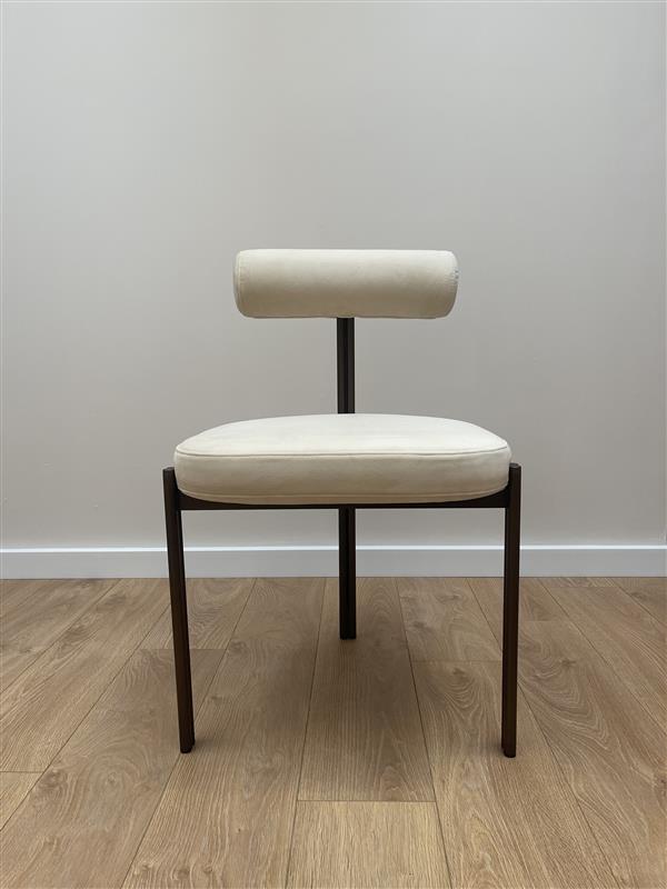 Krzesło aksamitne CAILLOU beżowe - poekspozycyne