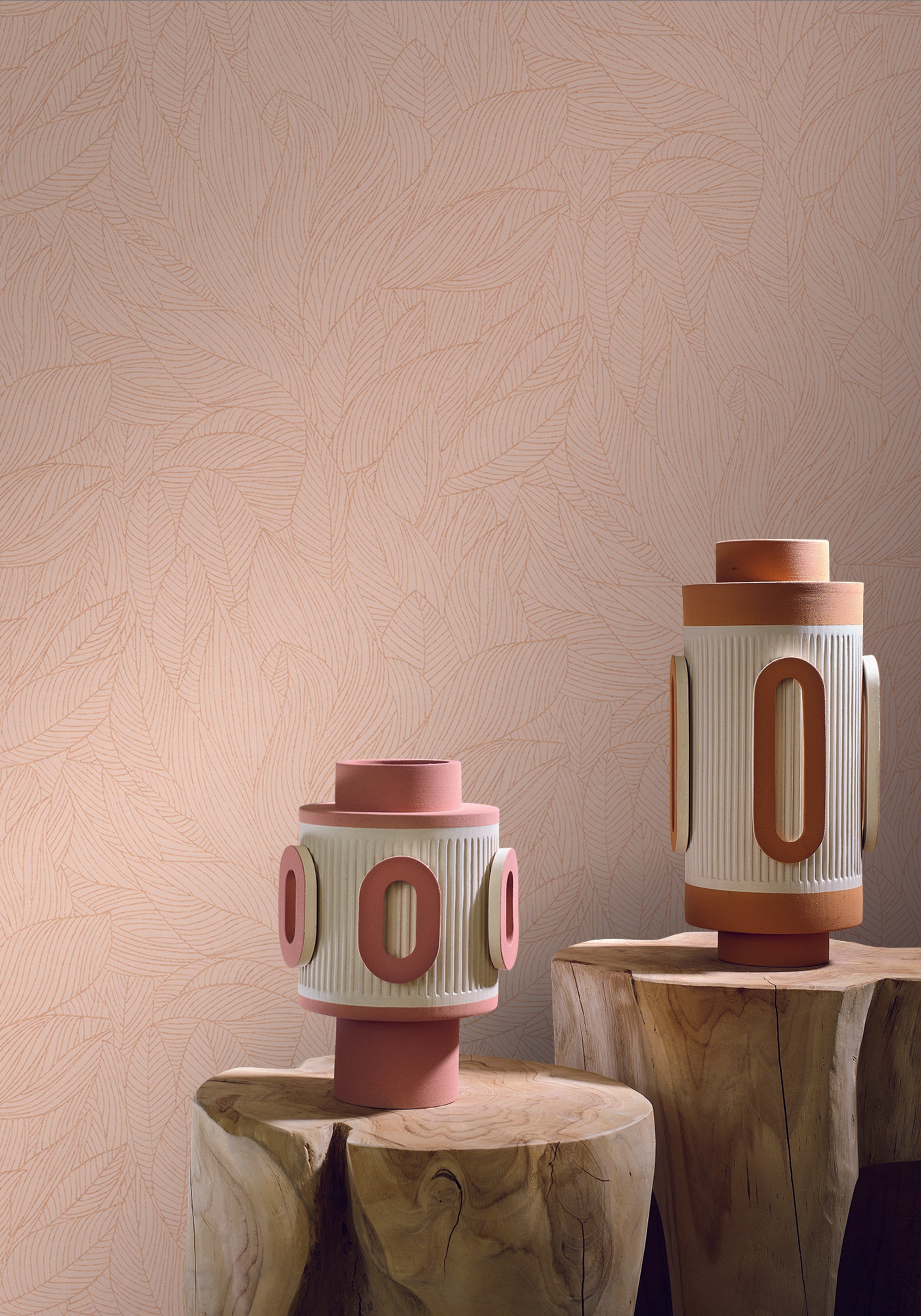 Tapeta flizelinowa z motywem roślinnym HOSTA - ROSE POUDRÉ/DORÉ pudrowy róż ze złotym