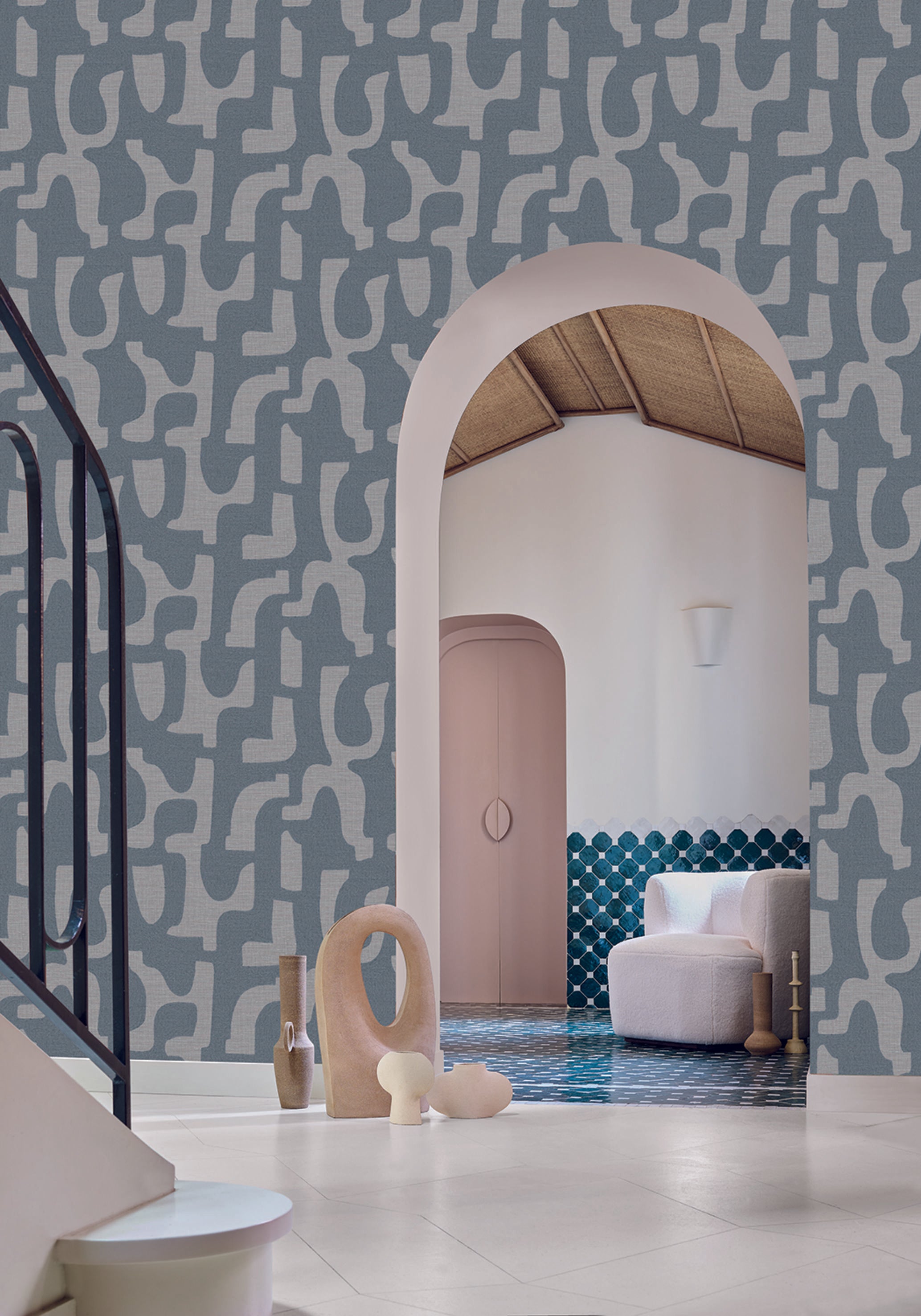 Structural wallpaper imitating fabric in abstract organic shapes SERAN - GIVRE cool blue