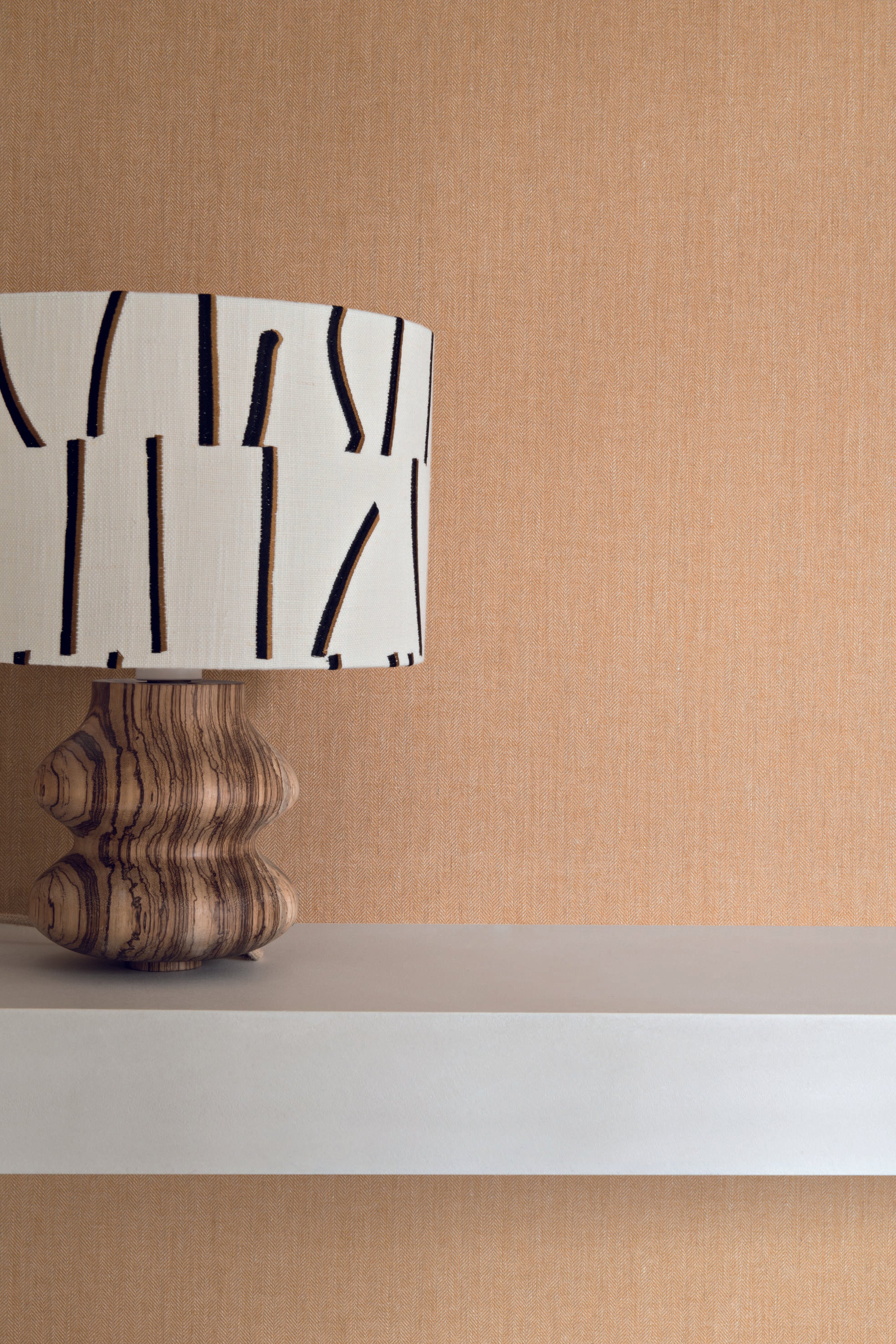 Structural textile wallpaper imitating herringbone VELIN - CRAIE sand