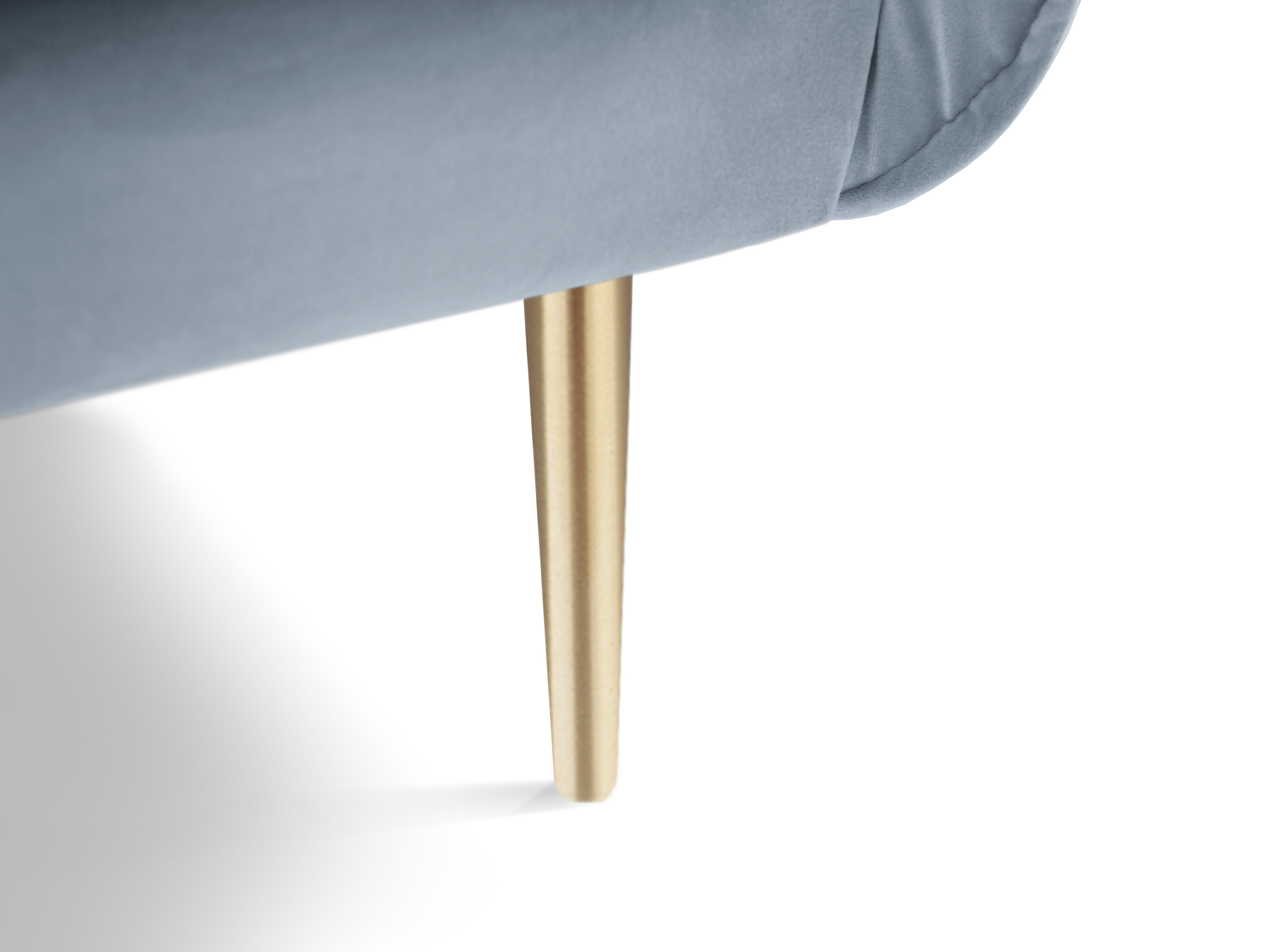 Fotel aksamitny VIENNA jasnoniebieski ze złotą podstawą