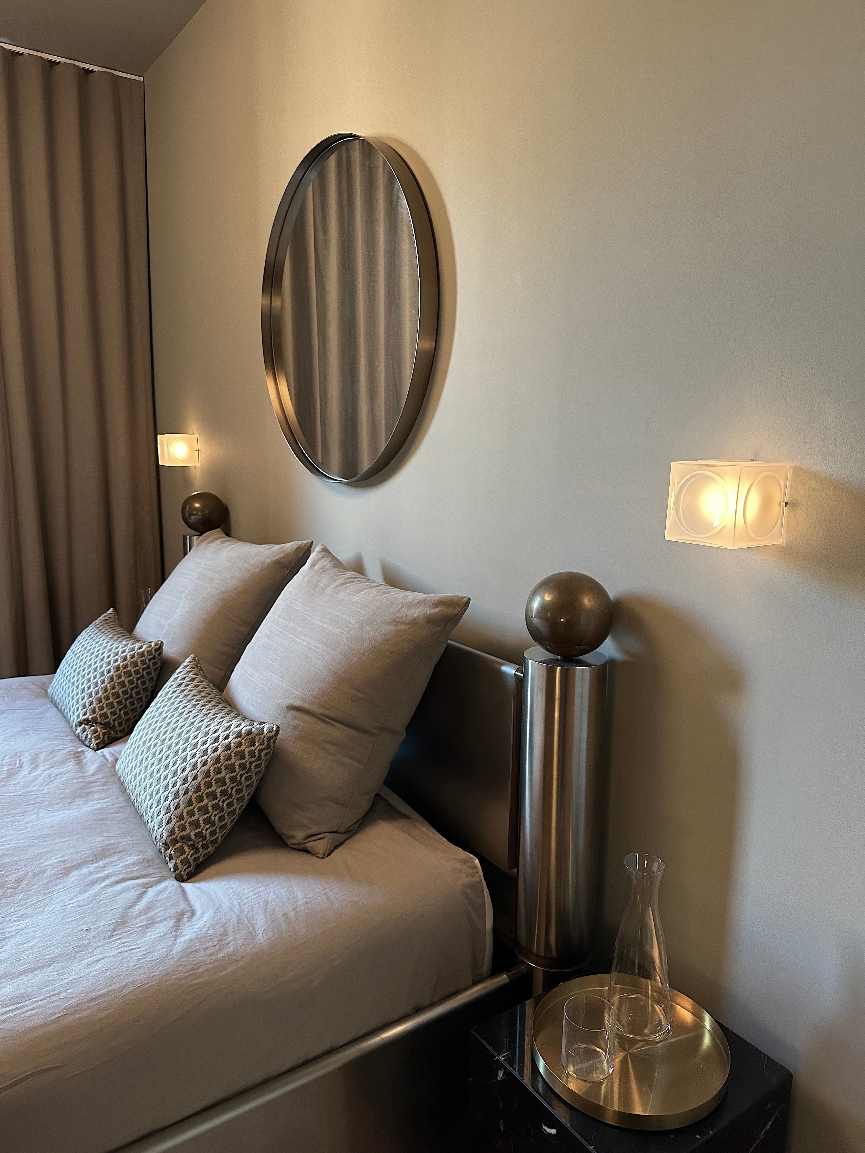Lampa ścienna CHANT matowy klosz ze złotą podstawą