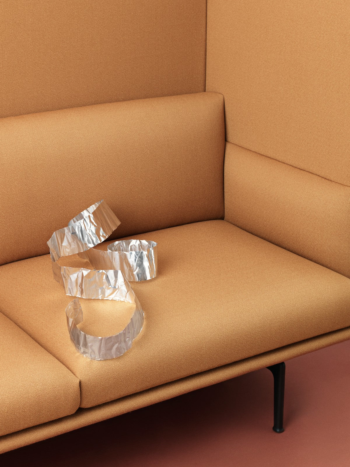 Sofa 3-osobowa OUTLINE HIGHBACK tapicerowana