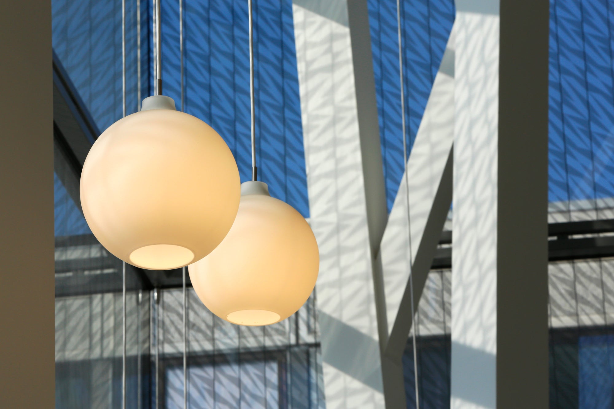 Lampa wisząca WOHLERT białe szkło