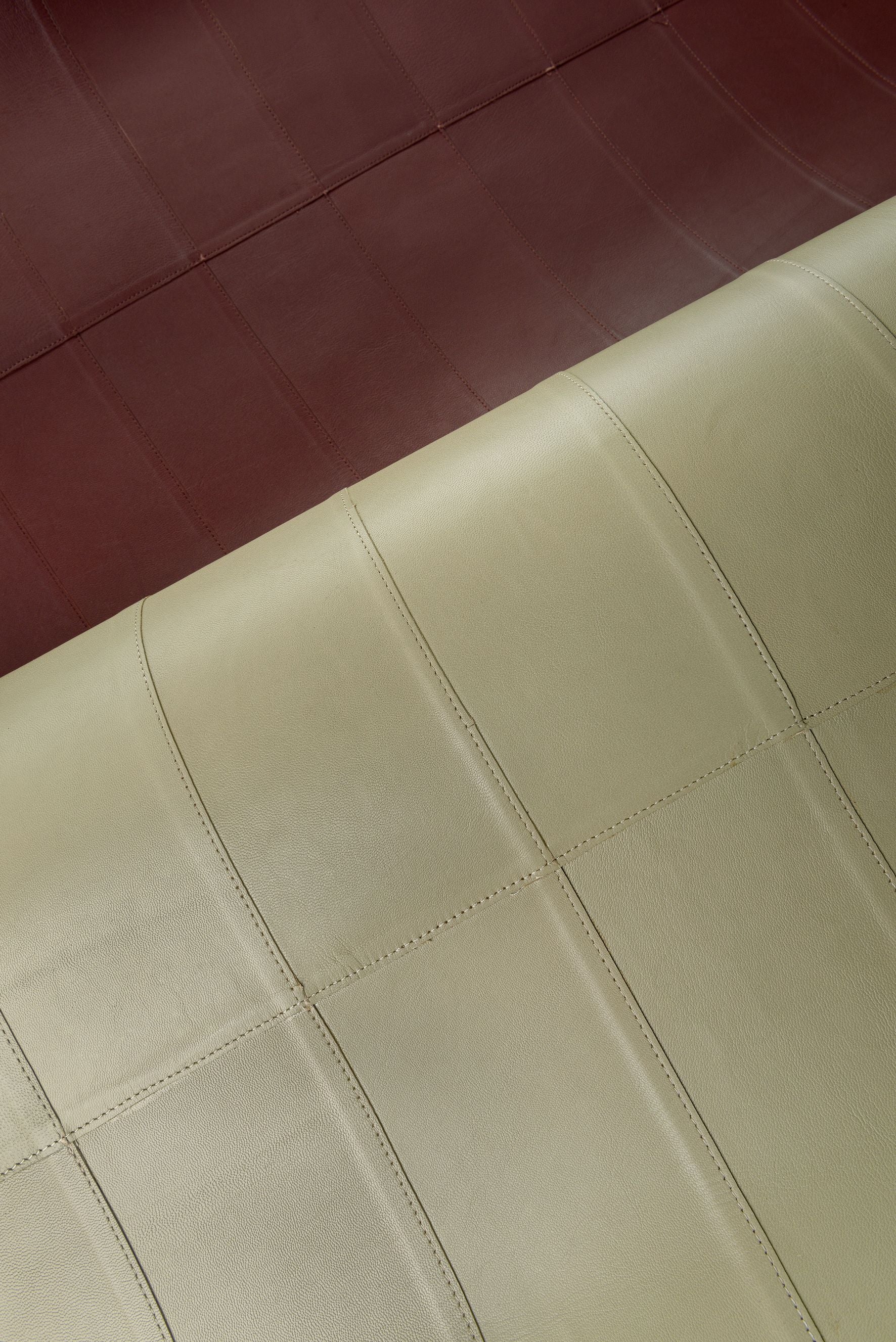 Tapeta naturalna skórzana z motywem geometrycznym PALADIN niebieski