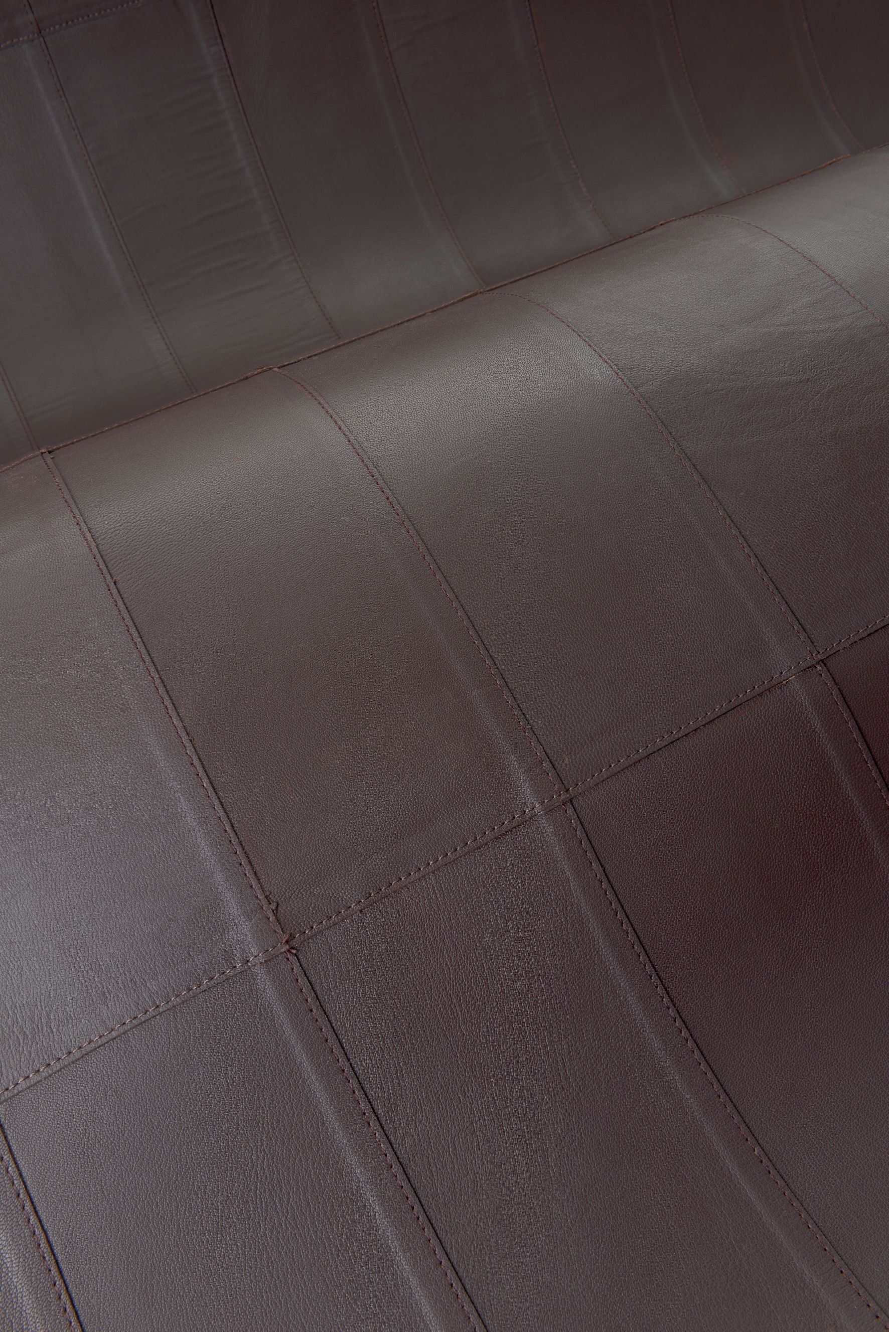Tapete aus natürlichem Leder mit geometrischem Muster PALADIN dunkelbraun