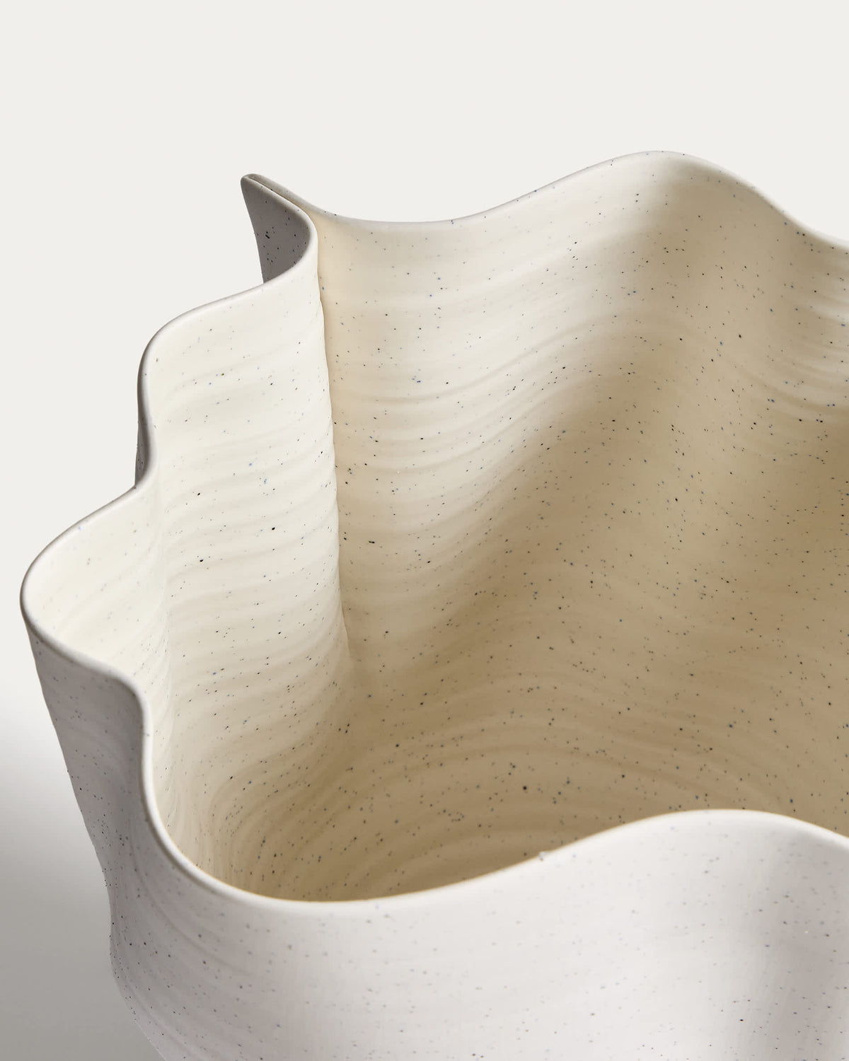 Wazon NILEA ecru ceramiczny – ujęcie 4