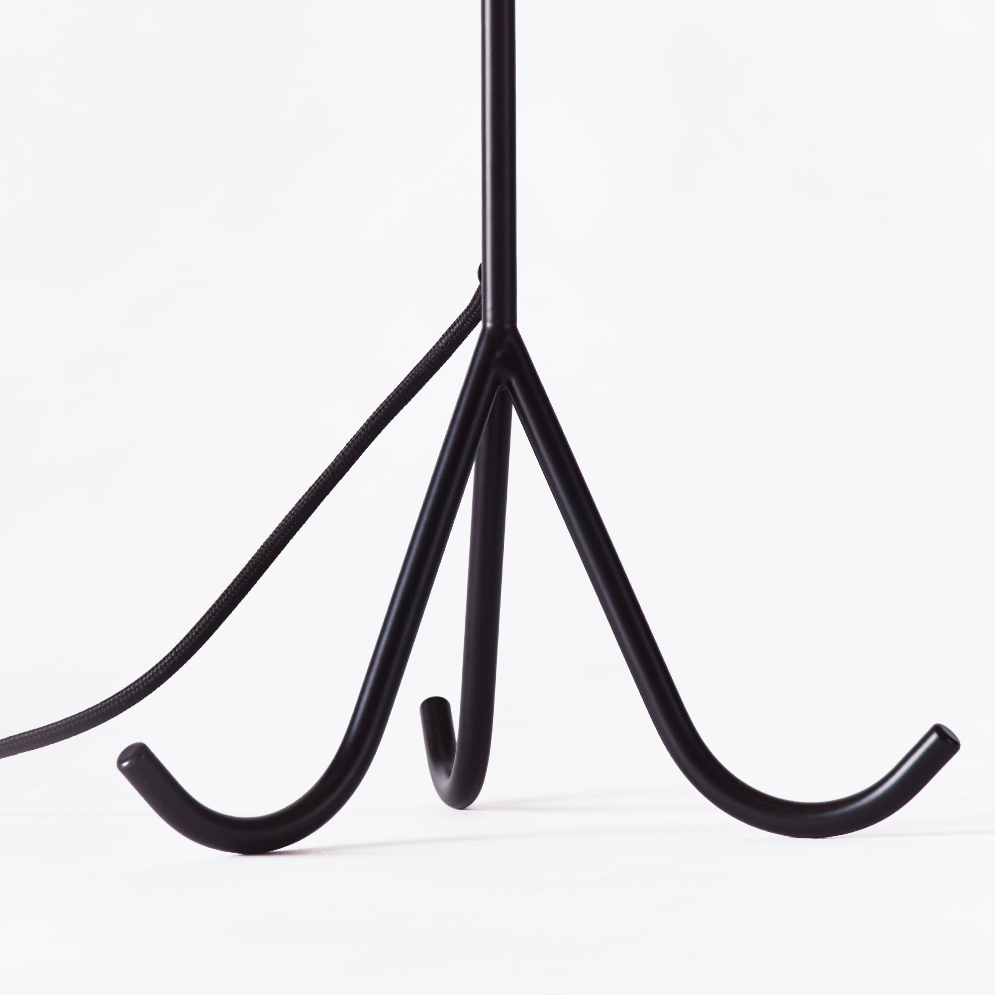 GERALDINE table lamp ochre with black base