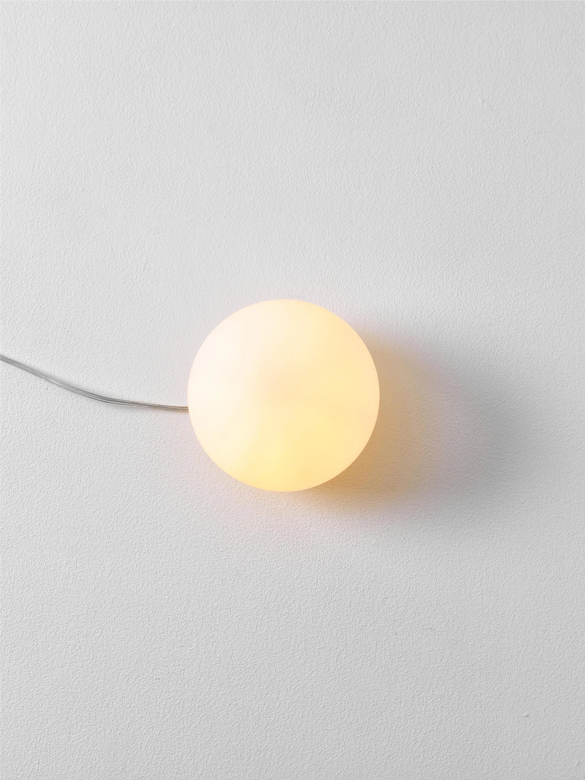 Wandleuchte DIOSCURI opaleszierendes Glas