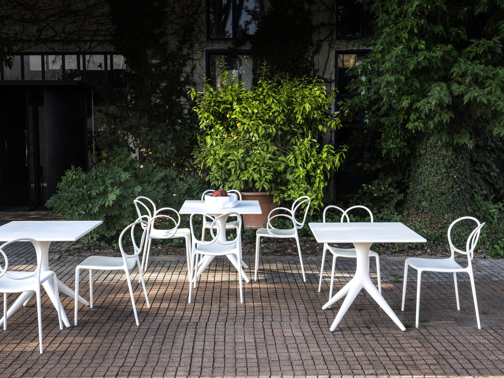 APP Black garden table