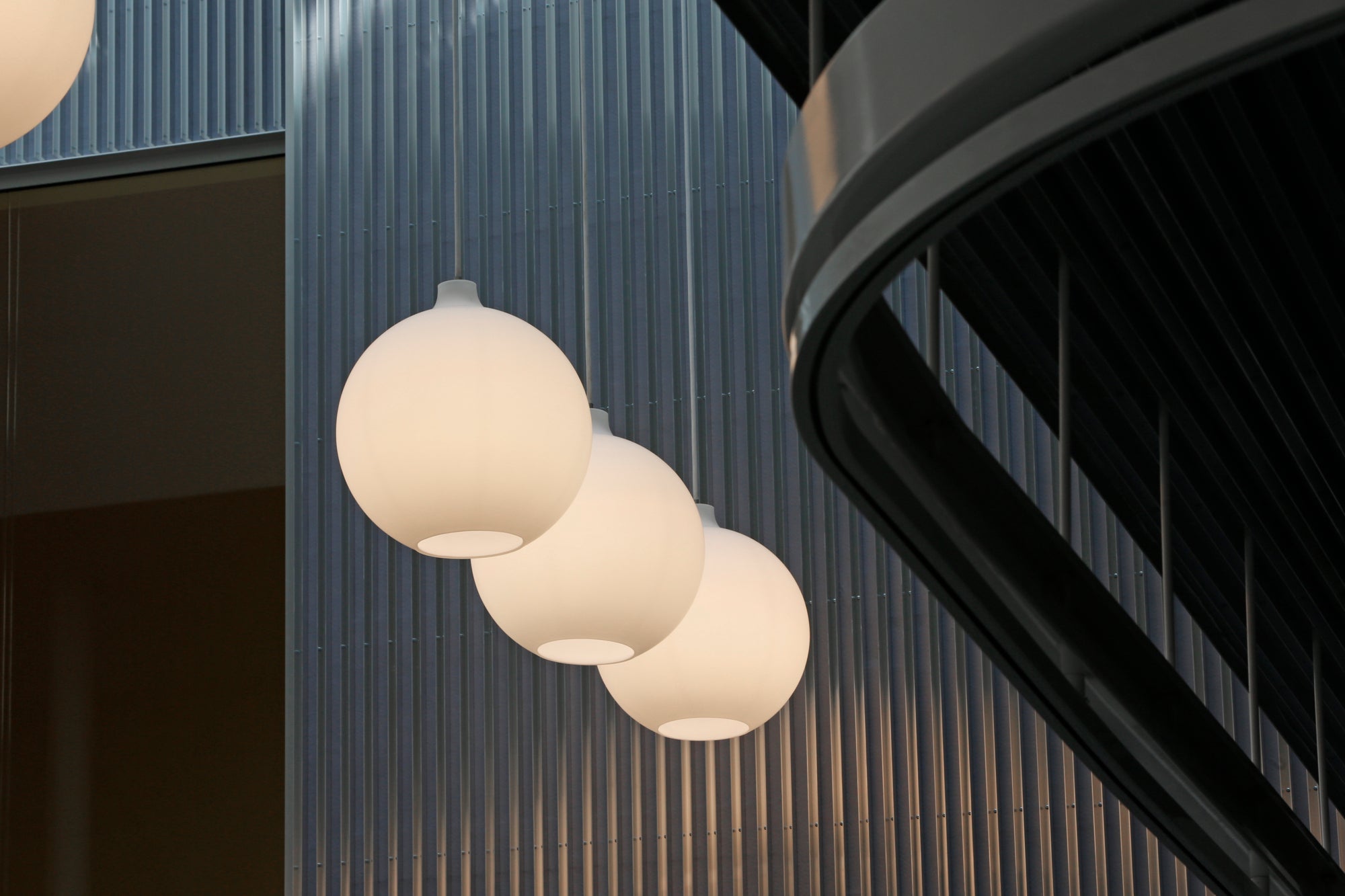 Lampa wisząca WOHLERT białe szkło