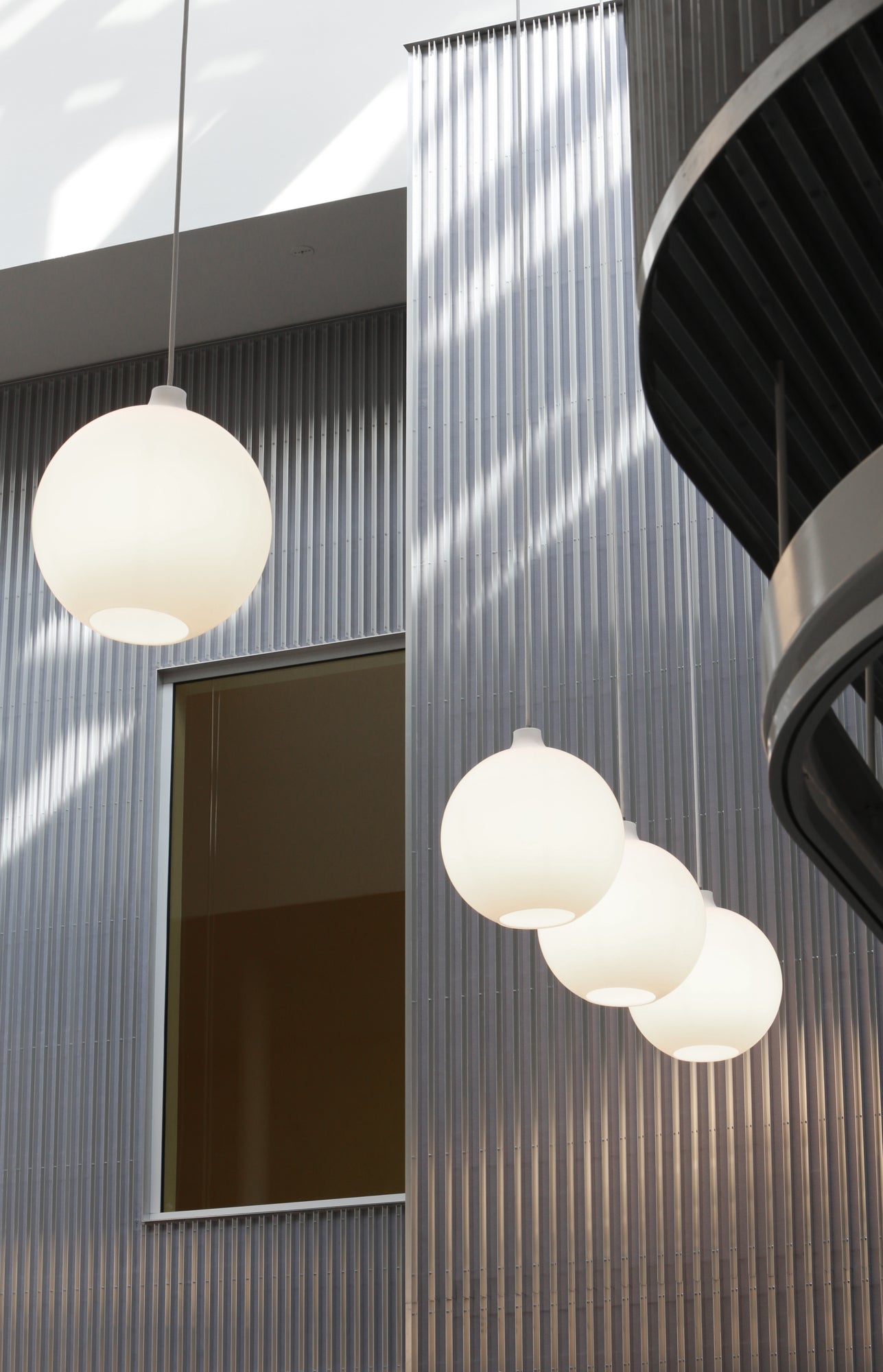 Lampa wisząca WOHLERT białe szkło