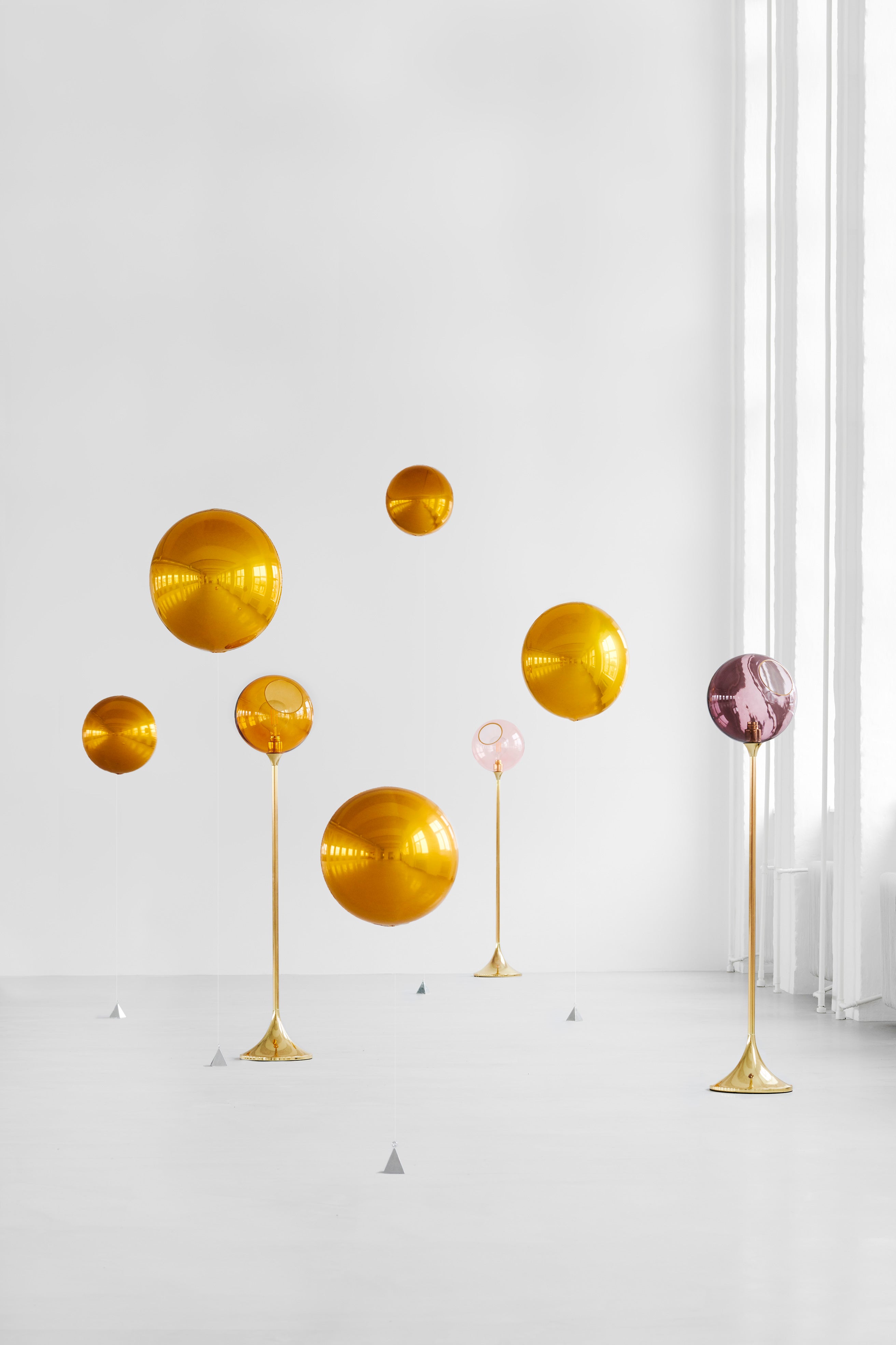 Stehlampe BALLROOM pflaume mit goldenem Fuß [Amelia]