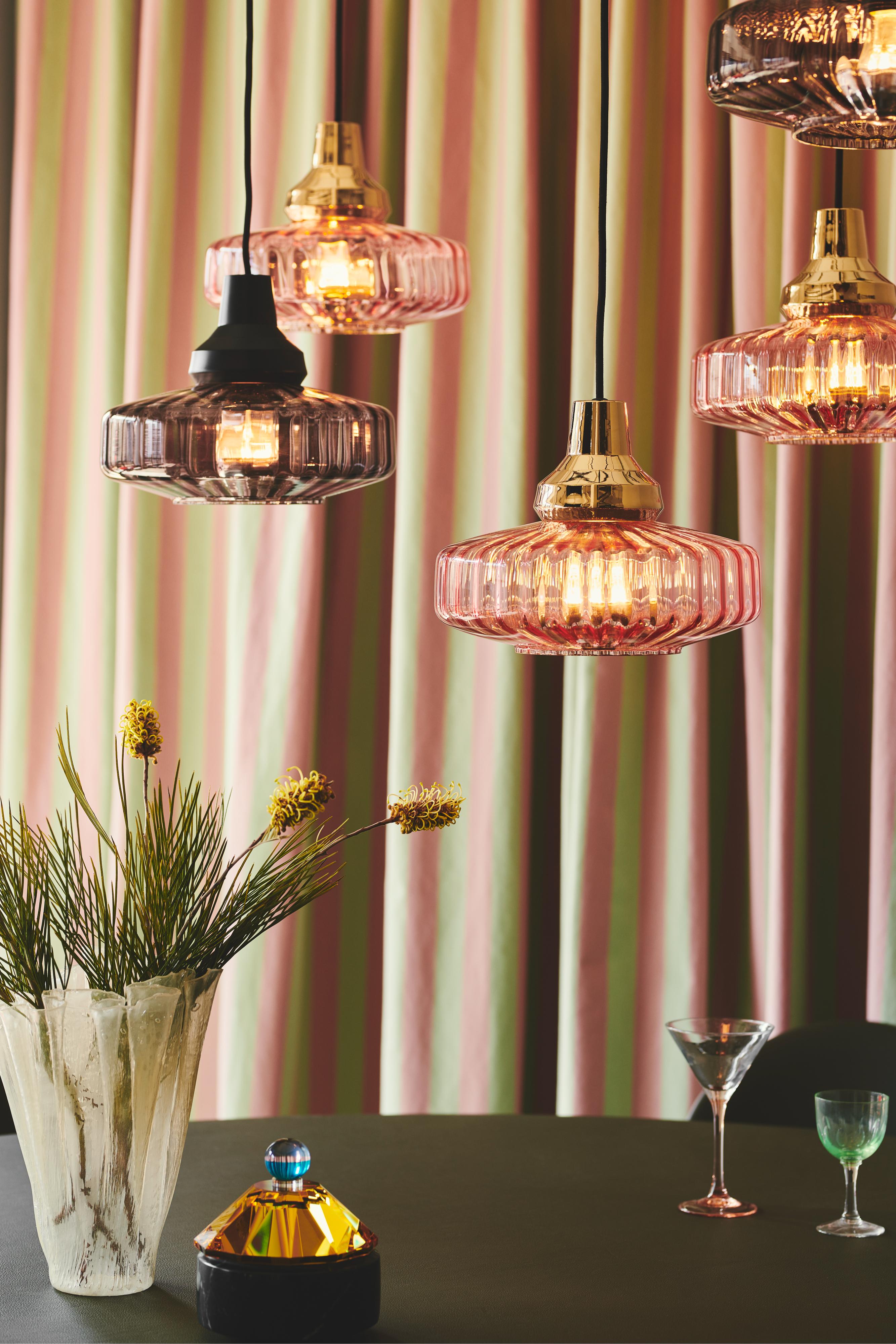 Pendelleuchte NEW WAVE OPTIC rosa Glas mit goldener Veredelung