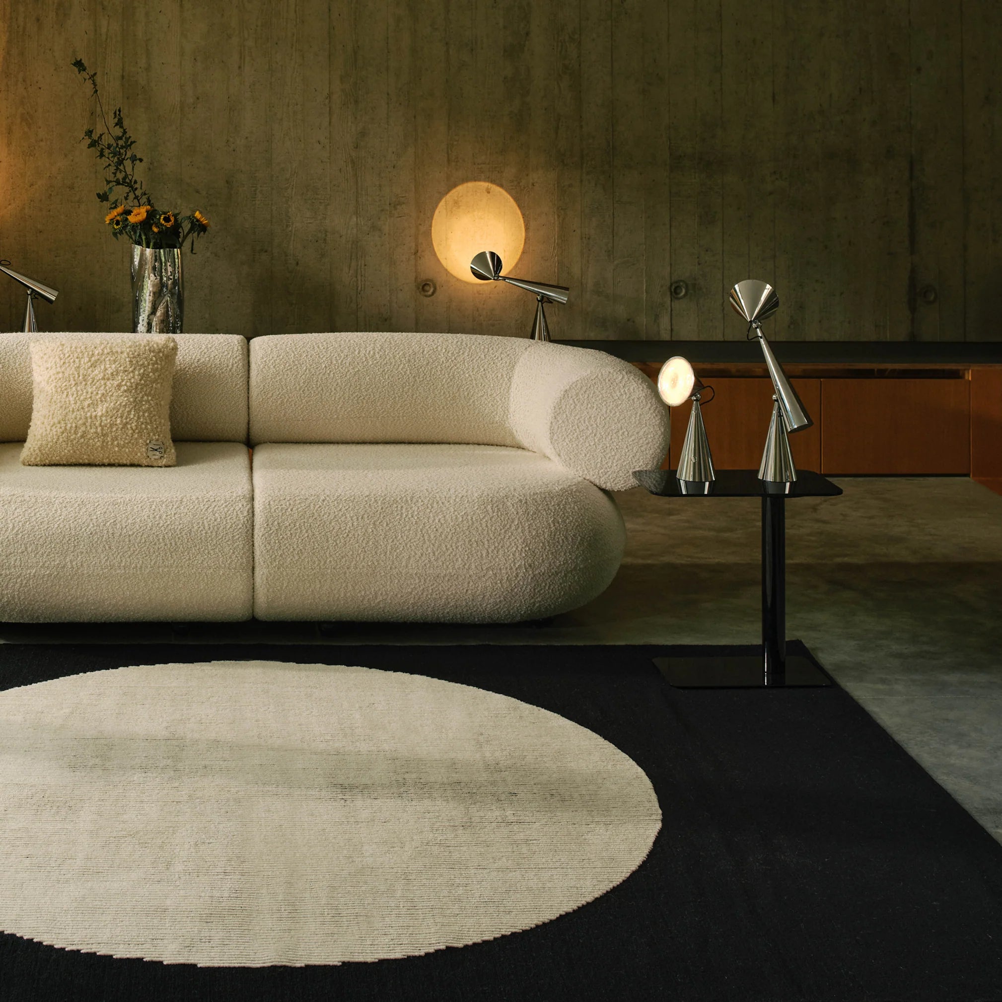 DISC rug black with white