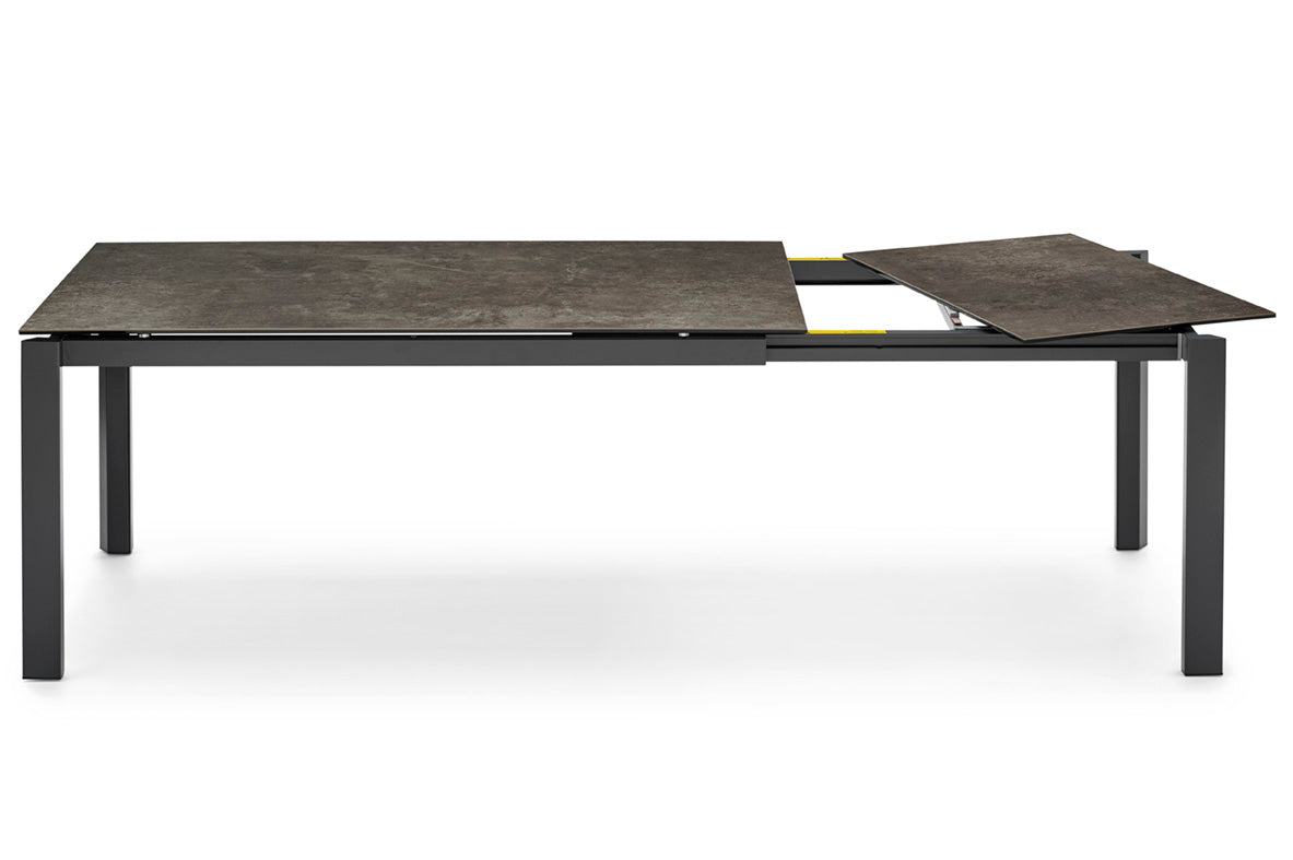 Ausziehbarer Tisch DUCA mit graphitfarbener Tischplatte und schwarzem Gestell