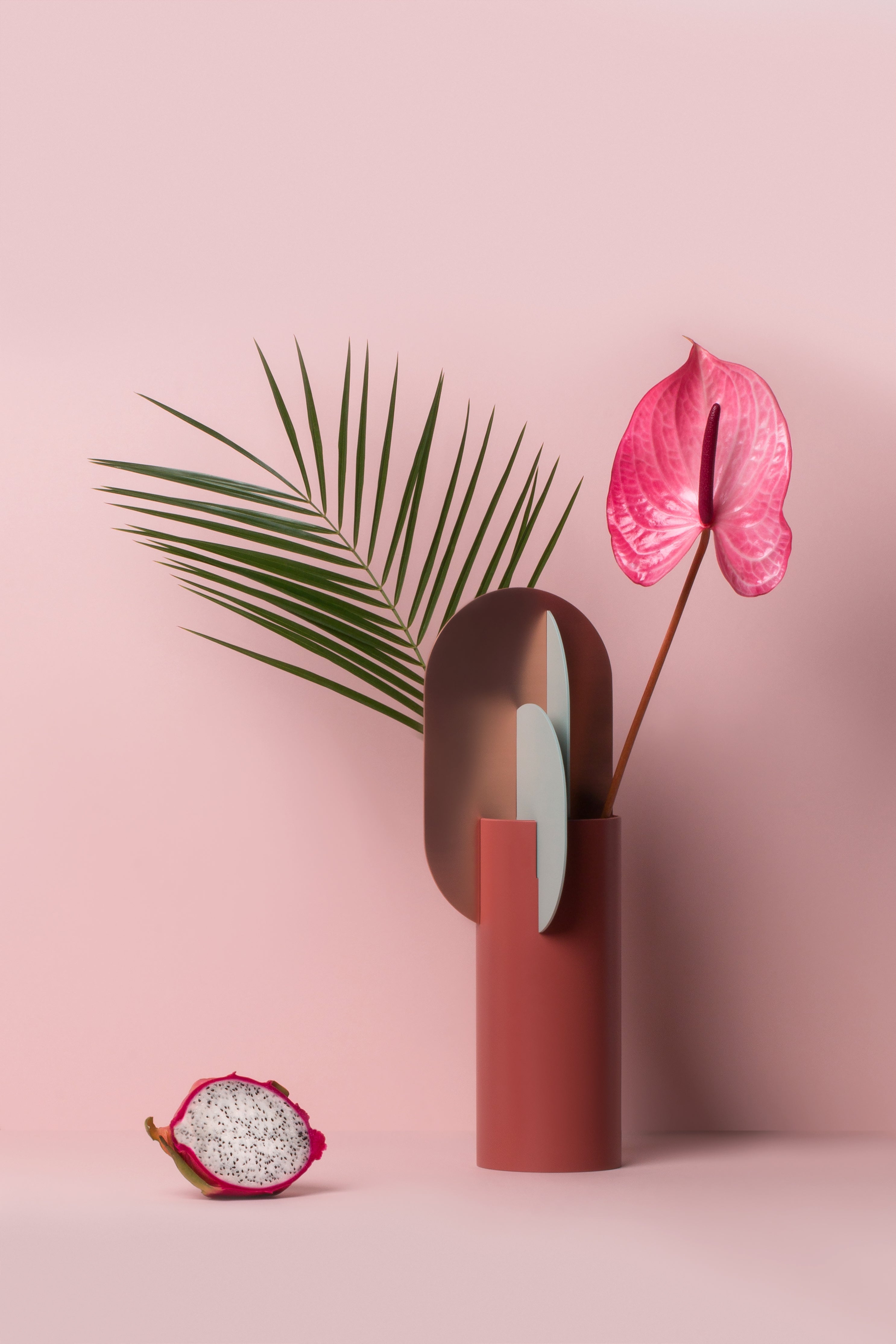 Vase EKSTER aus Ziegel mit blauen und kupfernen Akzenten