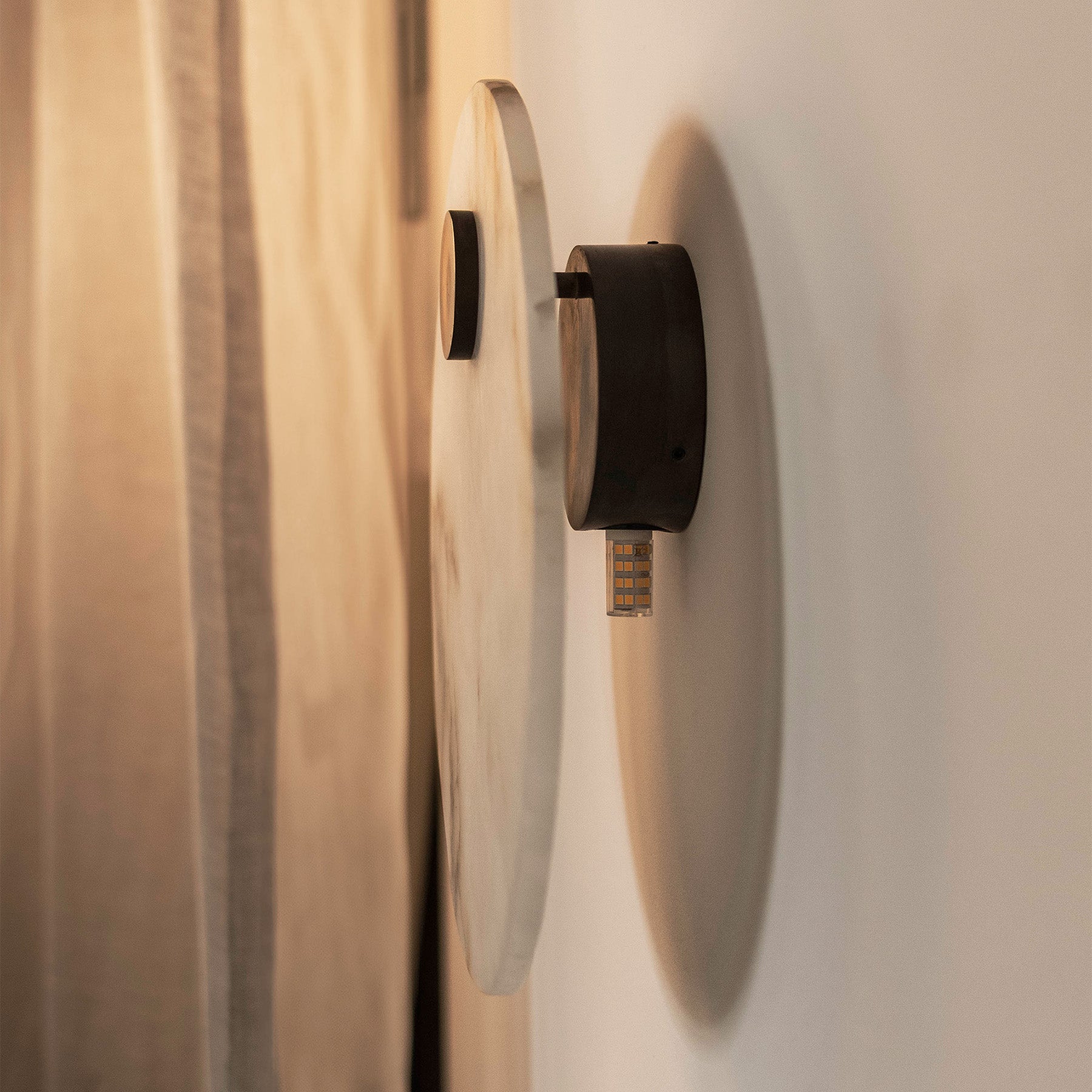 Kinkiet alabastrowy EOS mosiądz