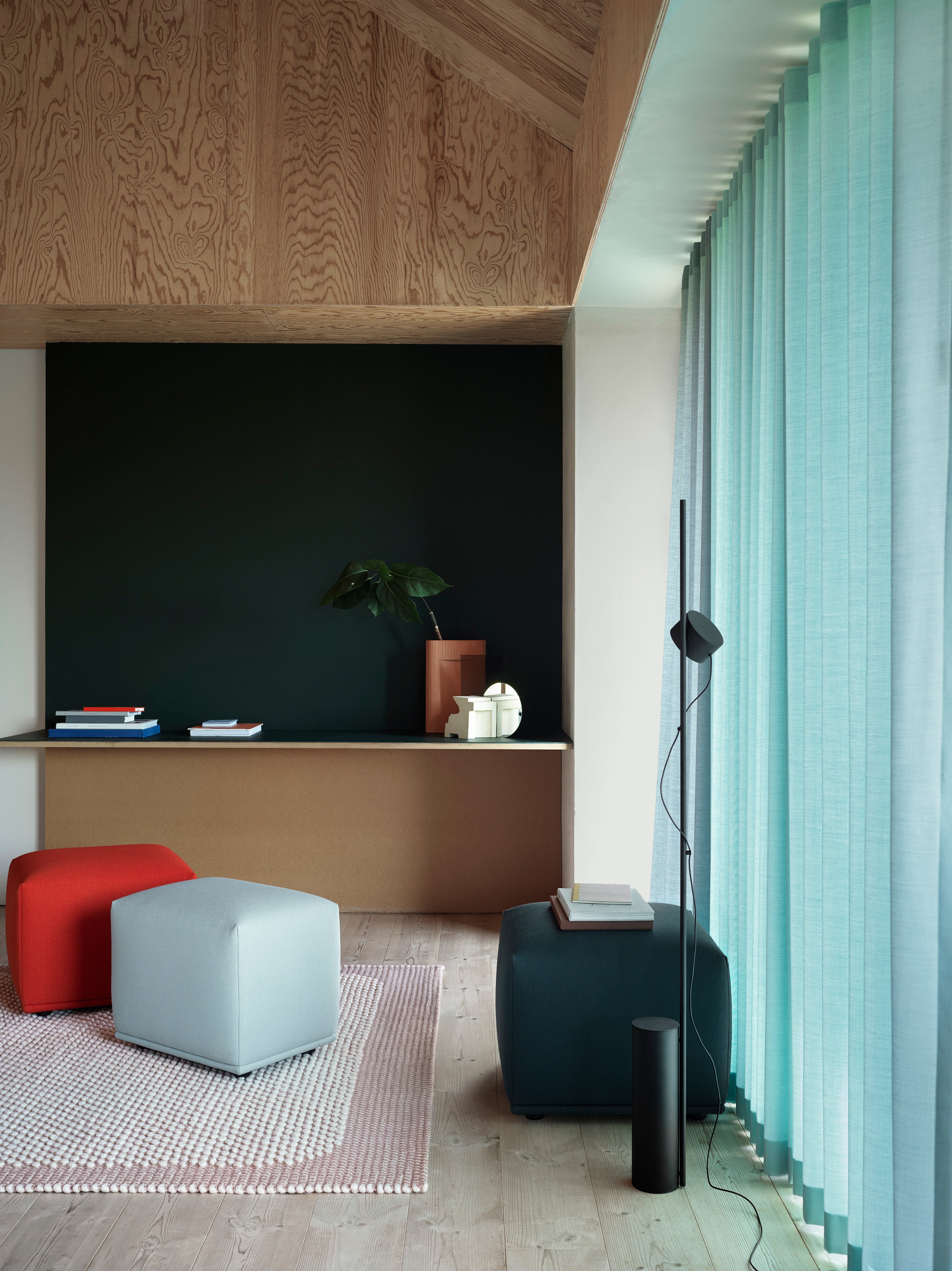 POST Floor Lamp Black