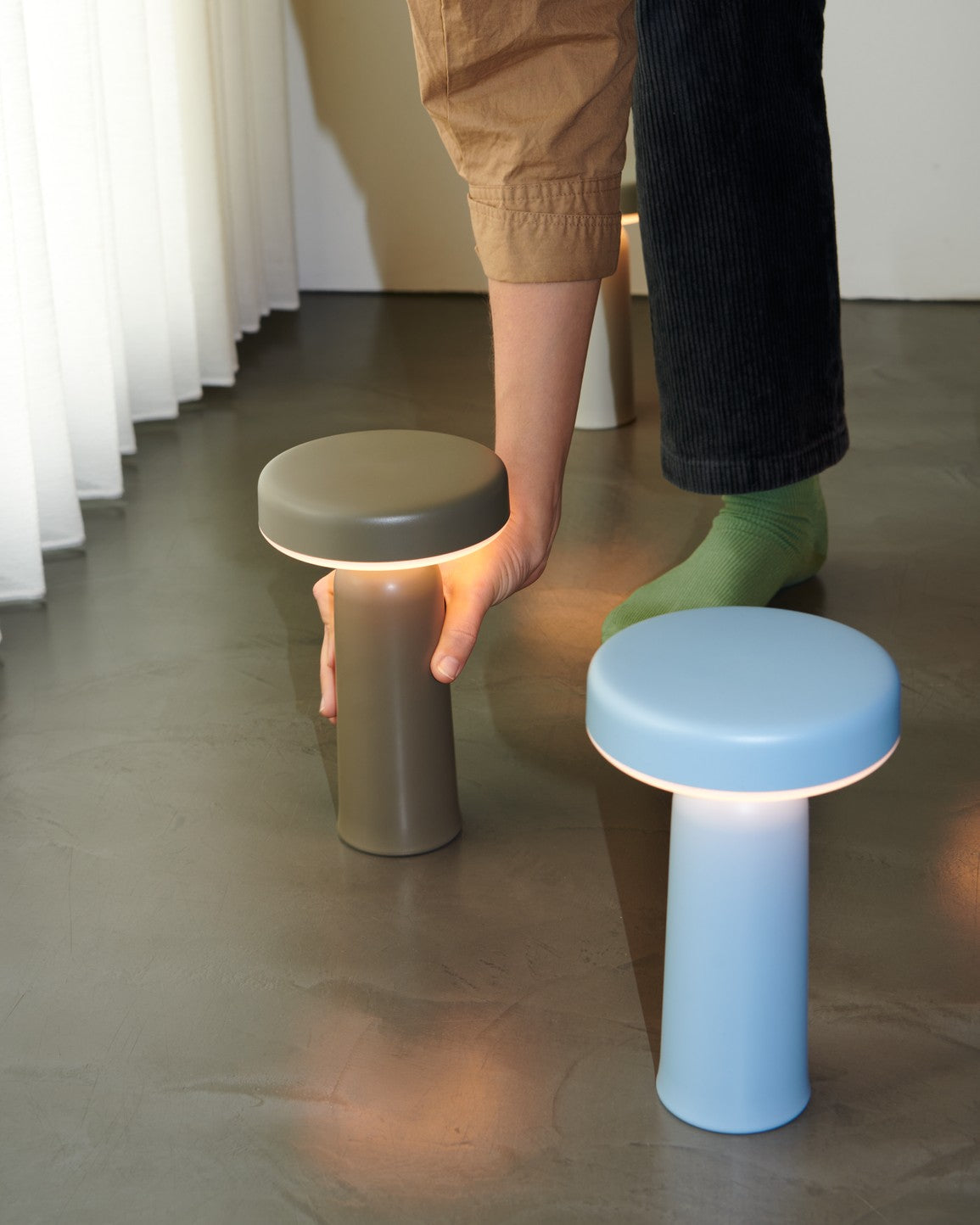 Portable outdoor lamp EASE taupe