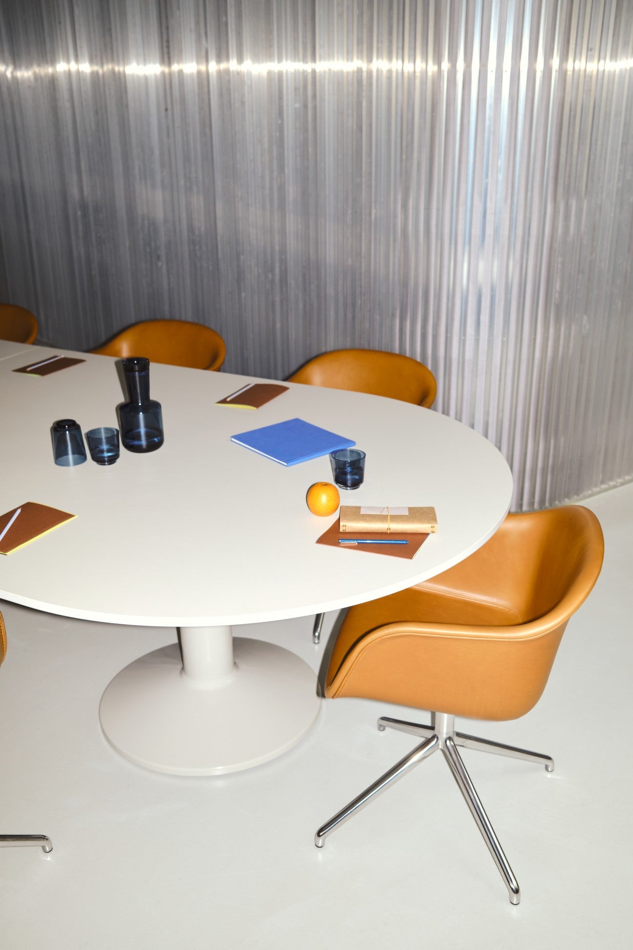 FIBER CONFERENCE Armchair with Armrests - Customizable
