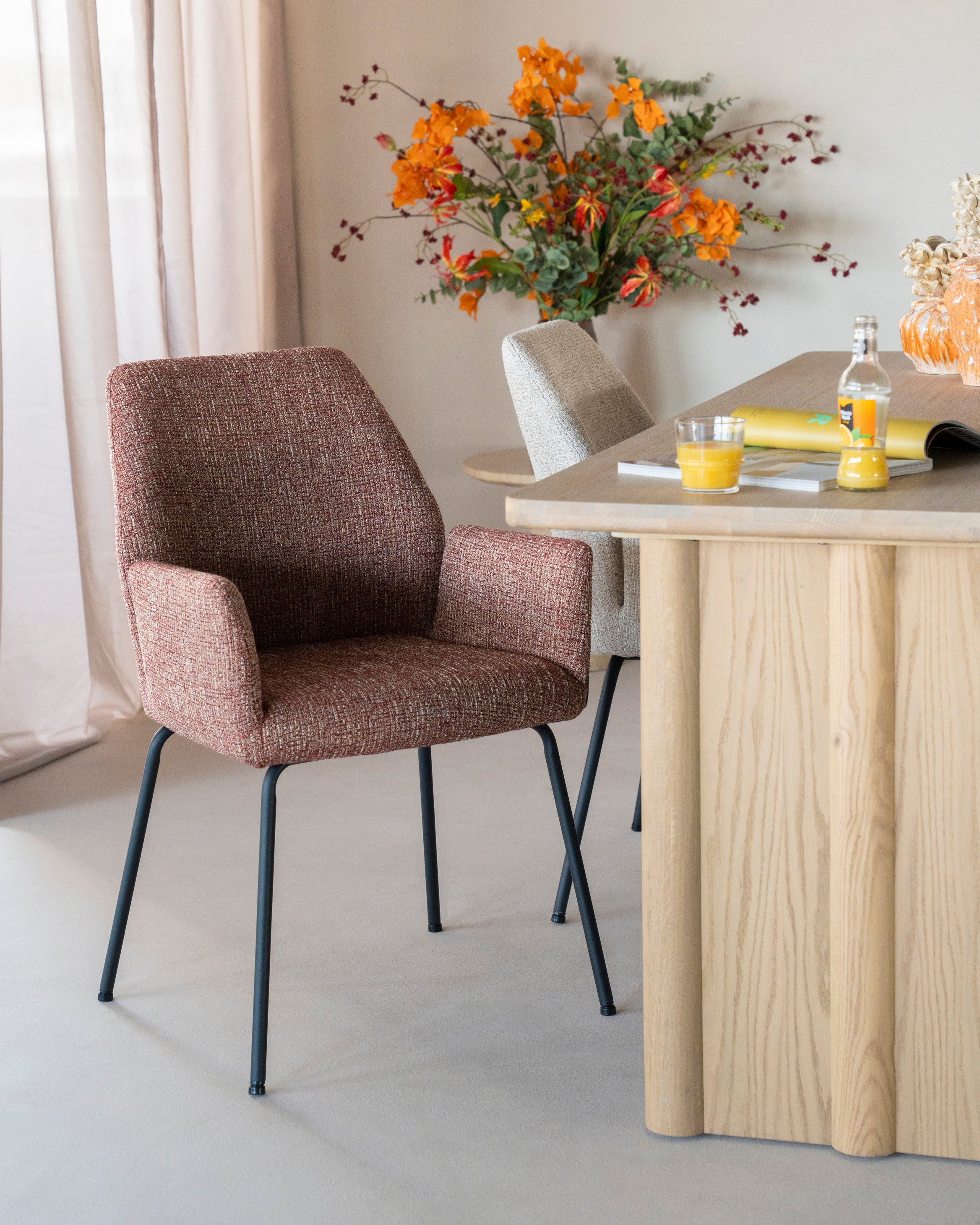 Krzesło INDY terakota z czarną podstawą