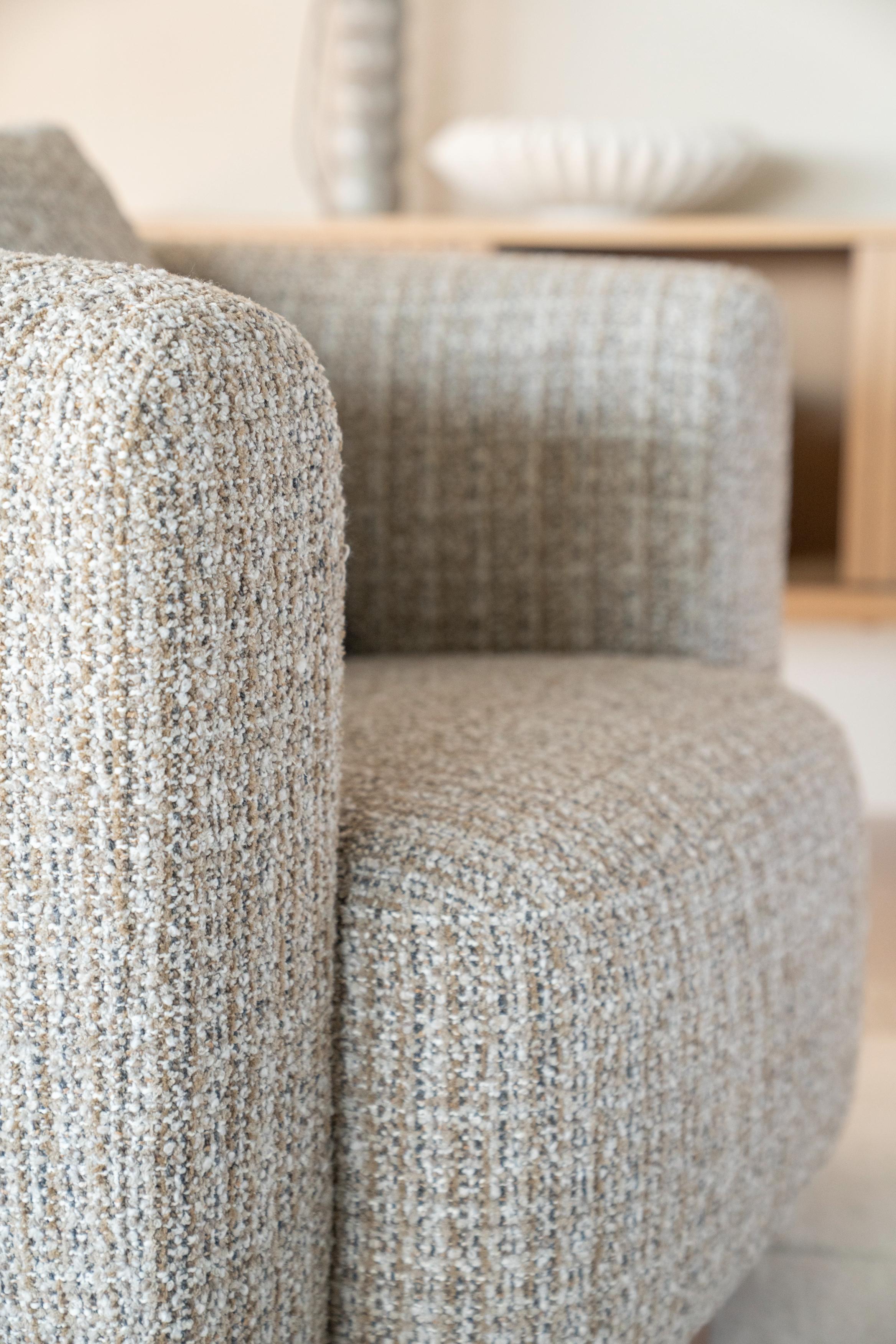 Fotel obrotowy JORDAN beżowy z drewnianą podstawą