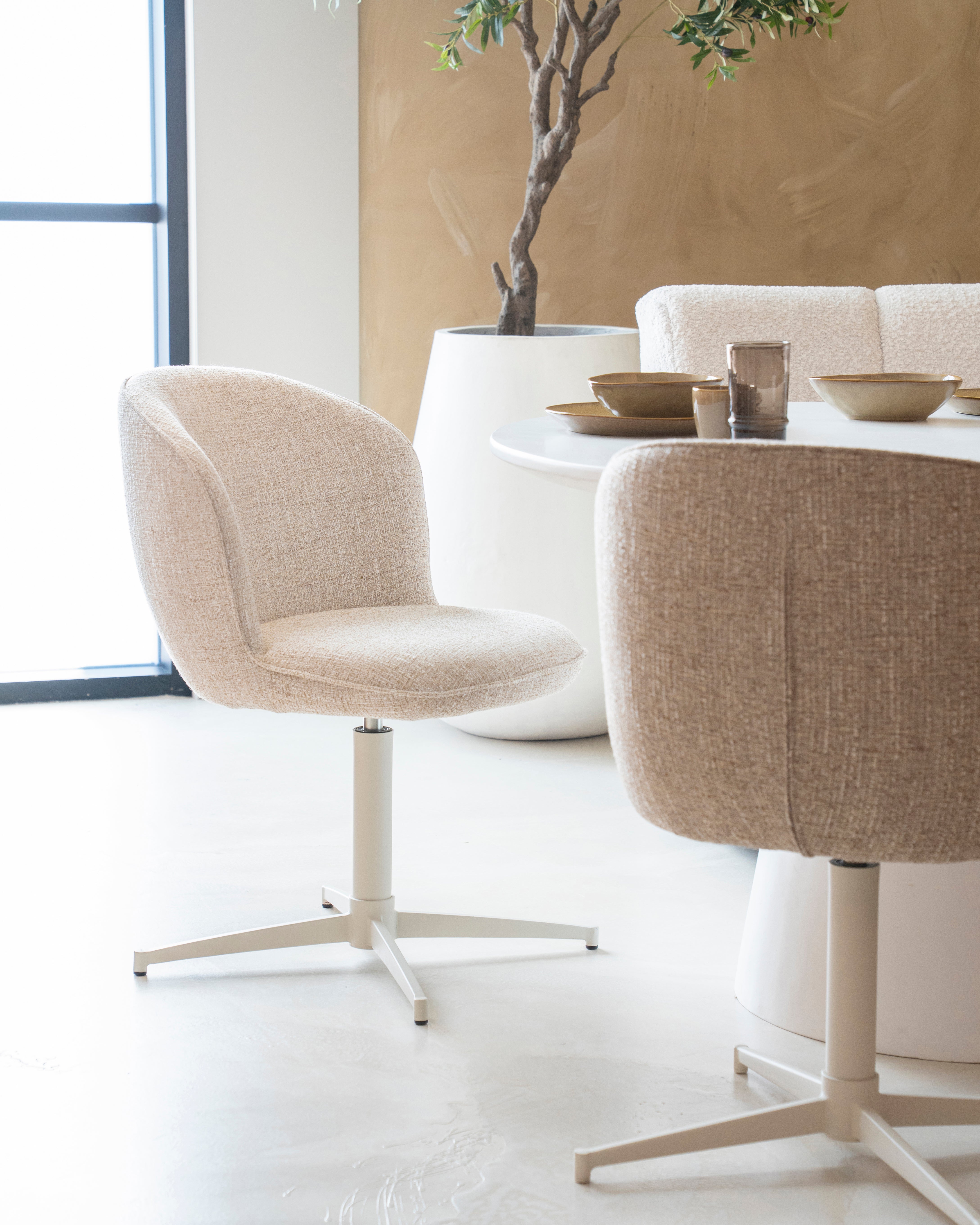 Krzesło obrotowe MOLLY kremowy z kremową podstawą