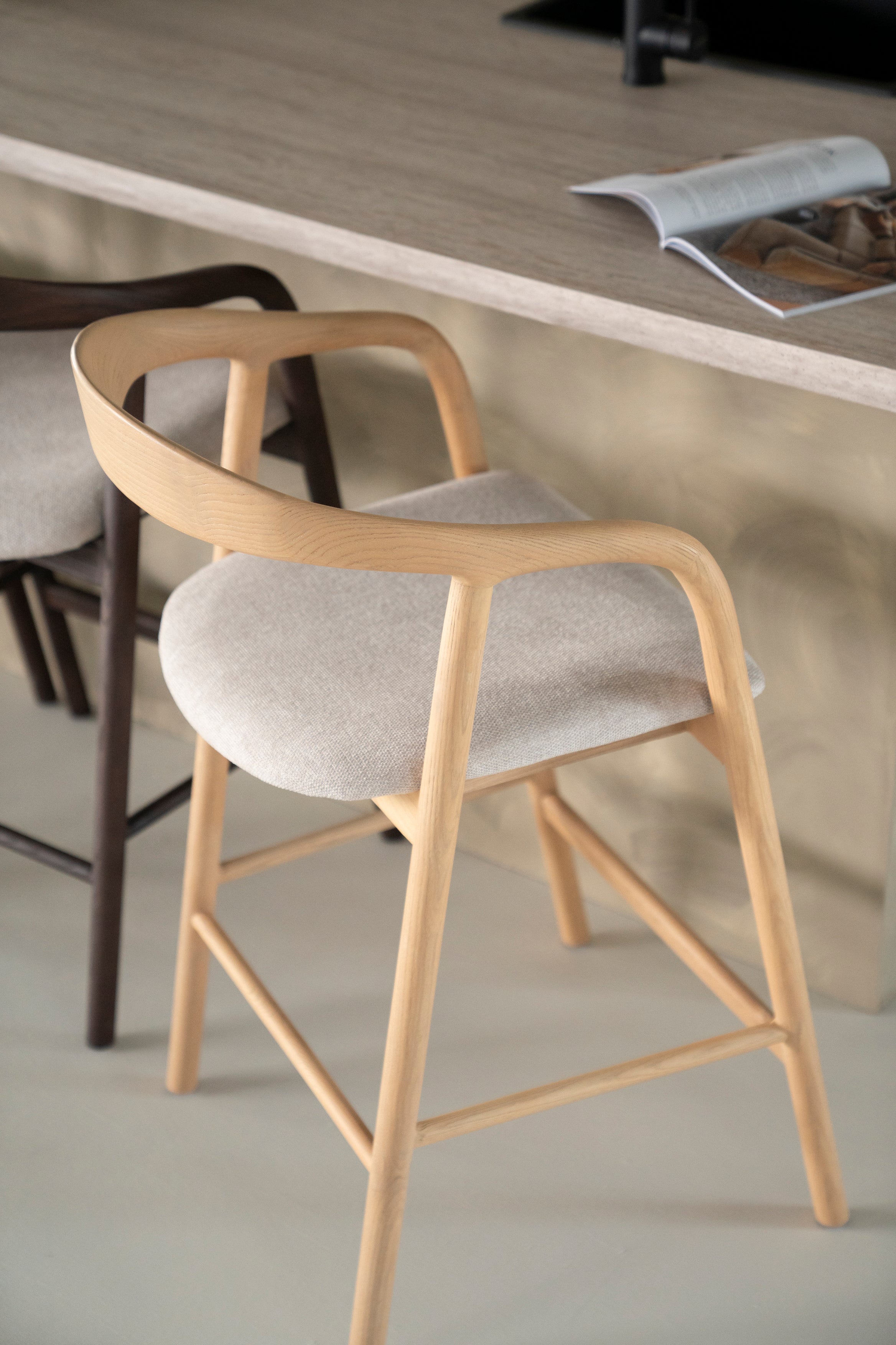 Hoker RAYVEN jasne drewno jesionowe