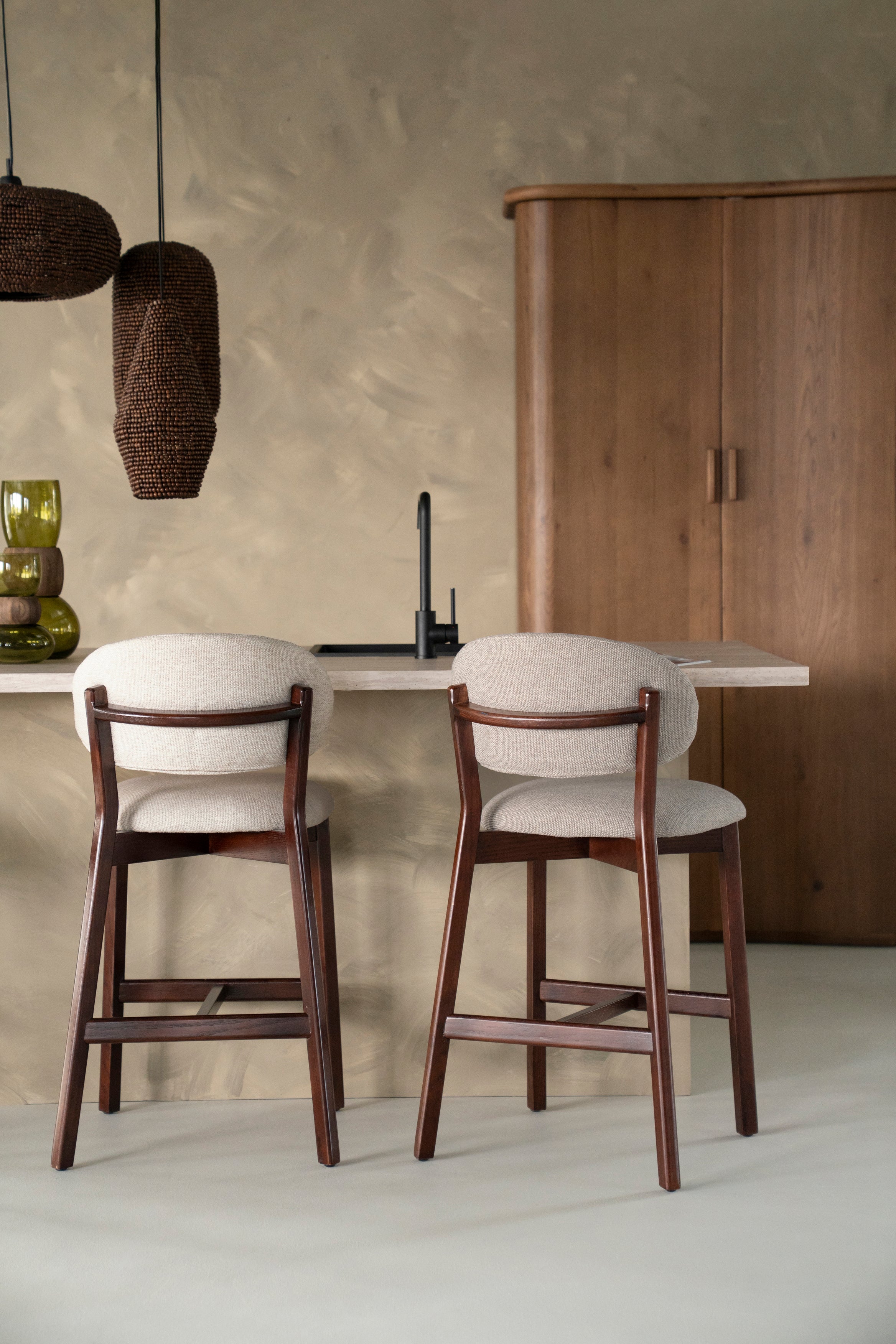 MIKKY taupe stool with a dark oak base